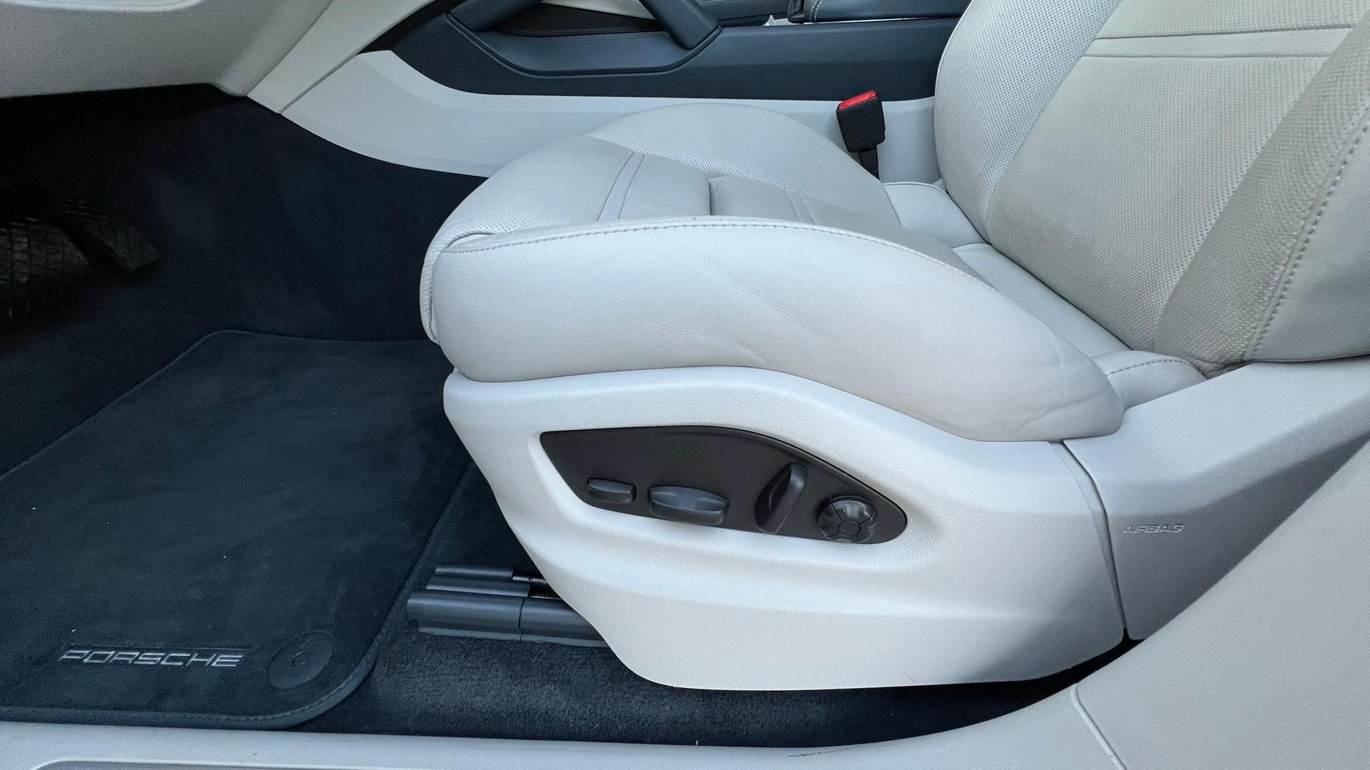 PORSCHE CAYENNE COUPÉ E-HYBRID PLATINUM EDITION l 462 PS-image-26