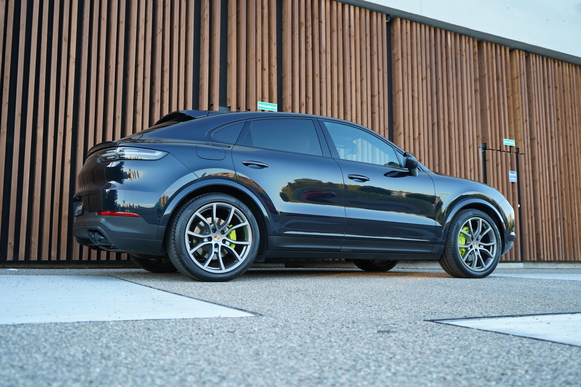 PORSCHE CAYENNE COUPÉ E-HYBRID PLATINUM EDITION l 462 PS-image-9