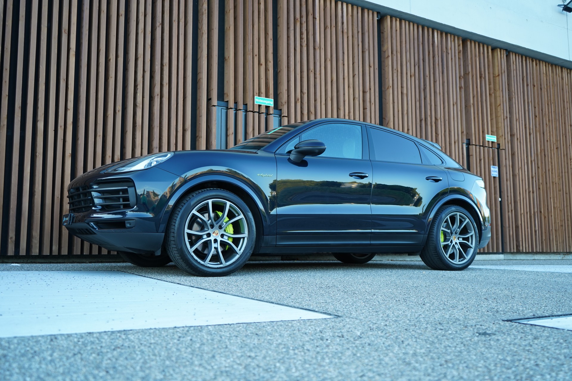 PORSCHE CAYENNE COUPÉ E-HYBRID PLATINUM EDITION l 462 PS-image-4