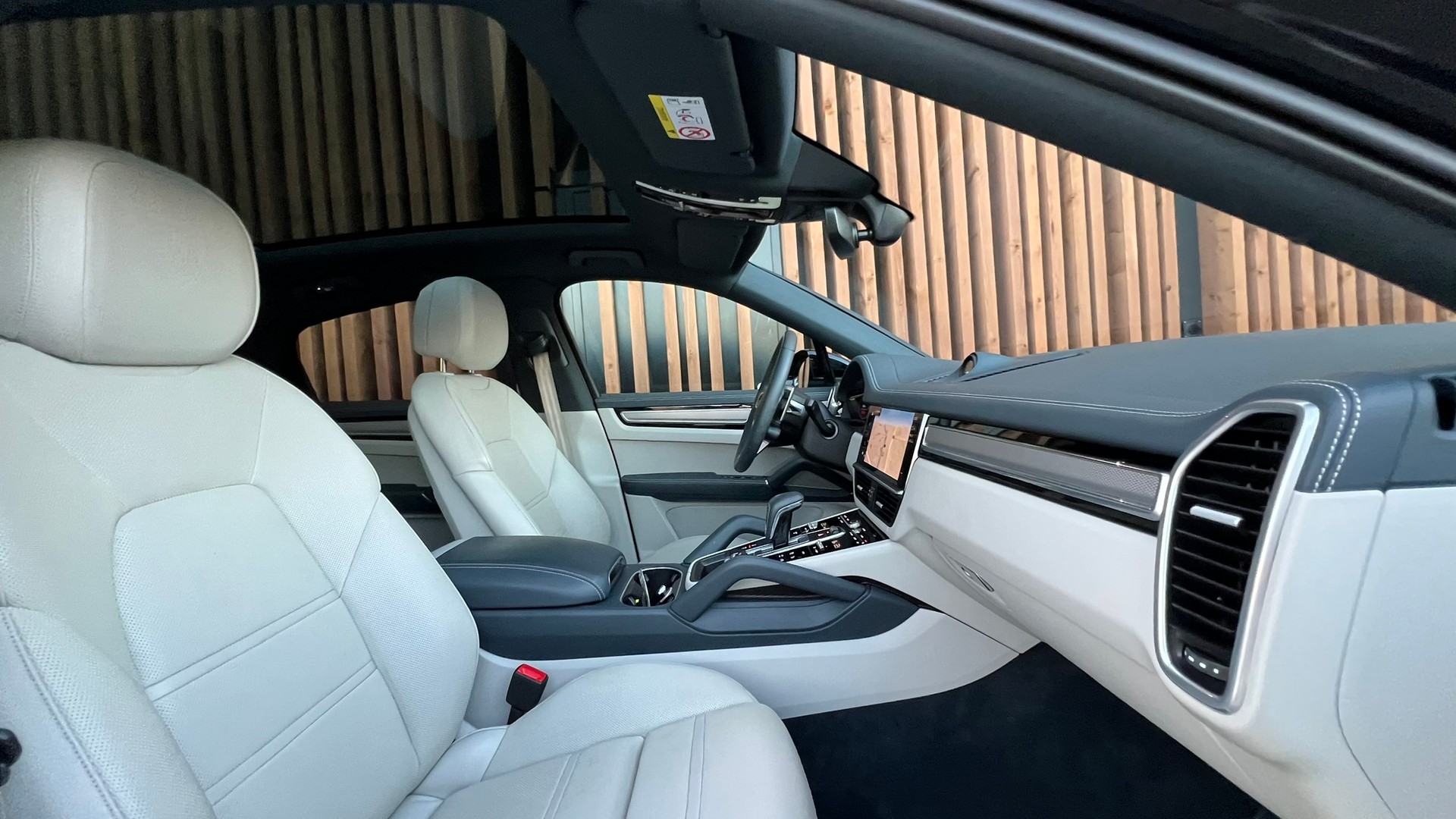PORSCHE CAYENNE COUPÉ E-HYBRID PLATINUM EDITION l 462 PS-image-22