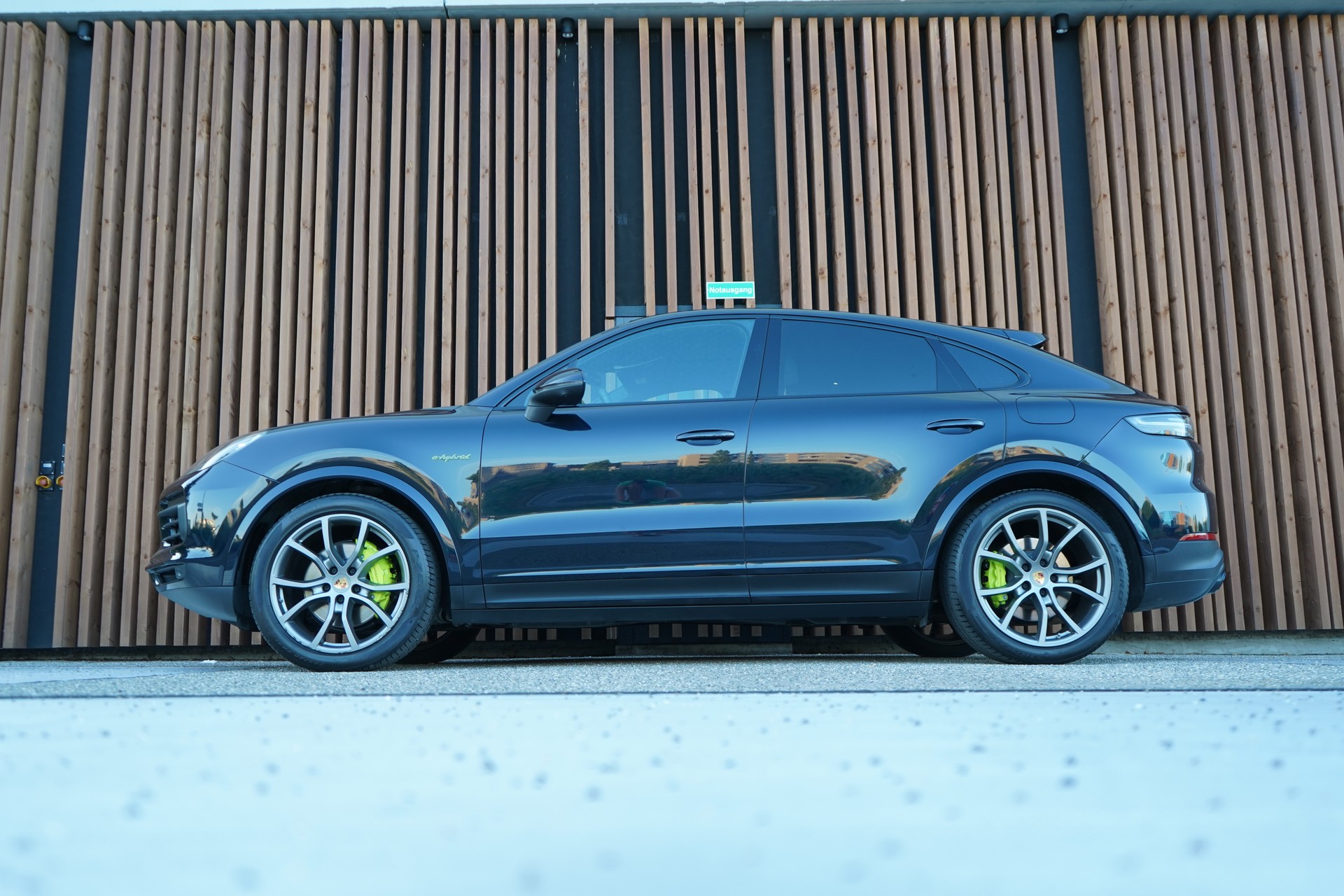 PORSCHE CAYENNE COUPÉ E-HYBRID PLATINUM EDITION l 462 PS-showroom-element-1