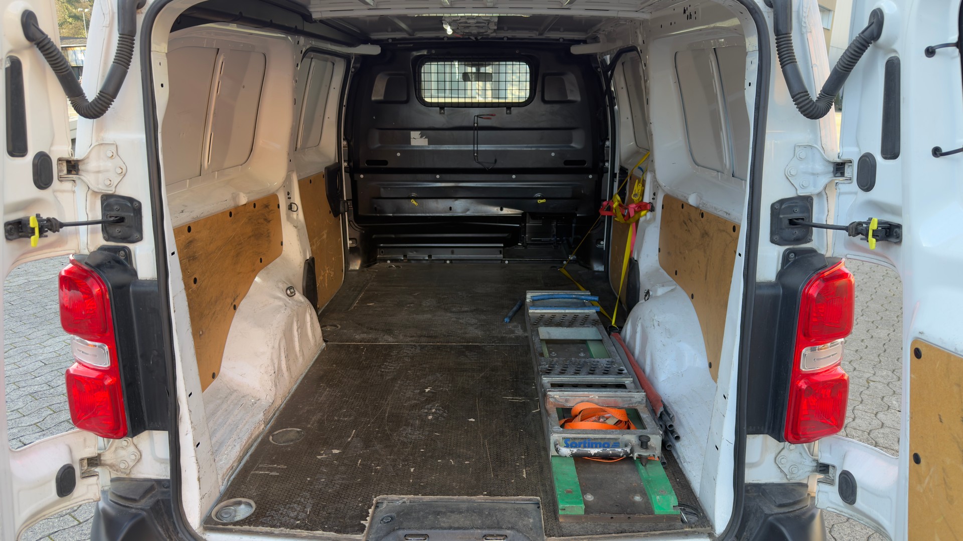 TOYOTA Proace 2.0D Panel Van L2 Luna-image-11