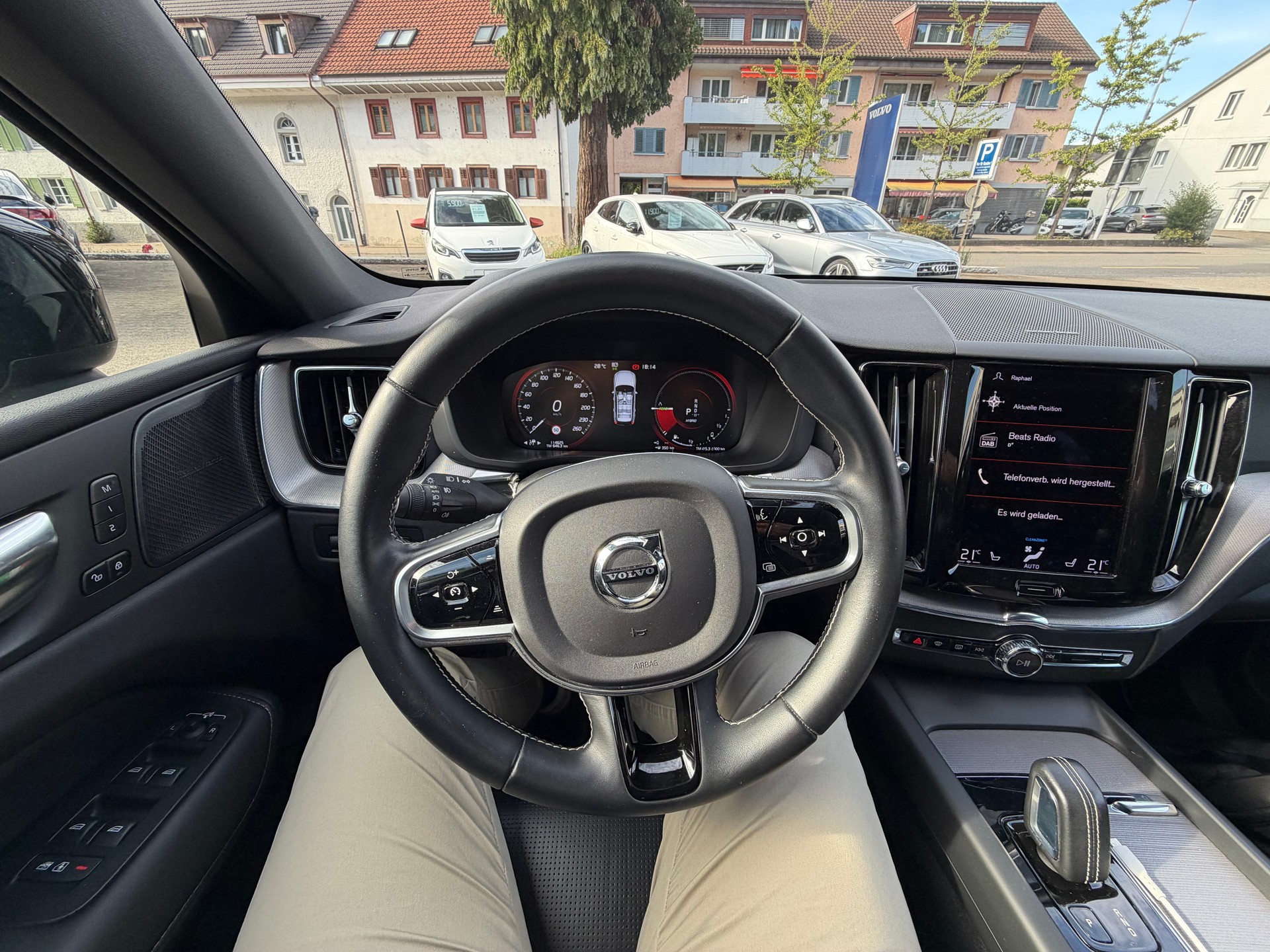 VOLVO 2.0 T8 TE R-Design eAWD-image-3