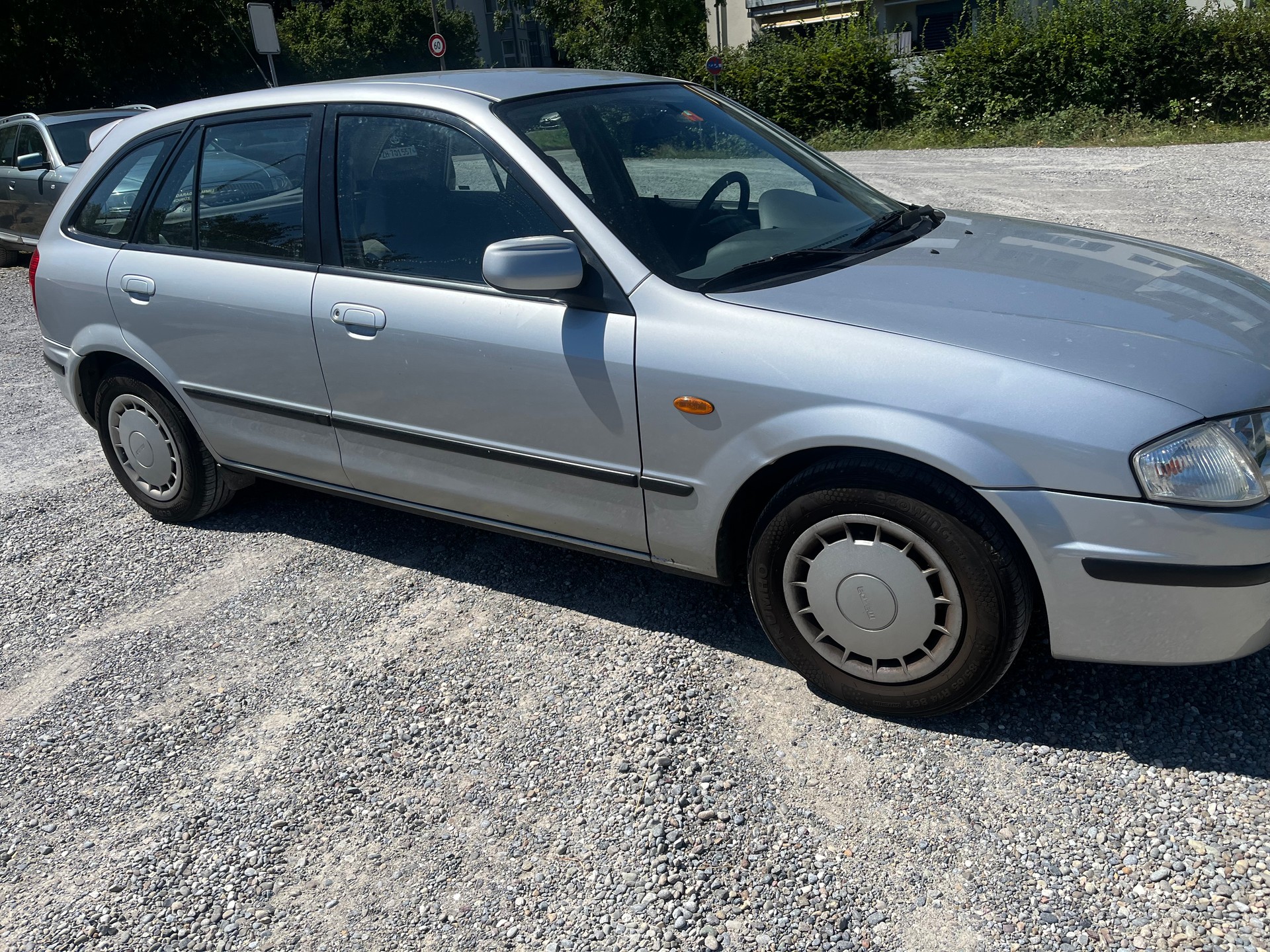 MAZDA 323 F 1.5i-16V Active-image-2