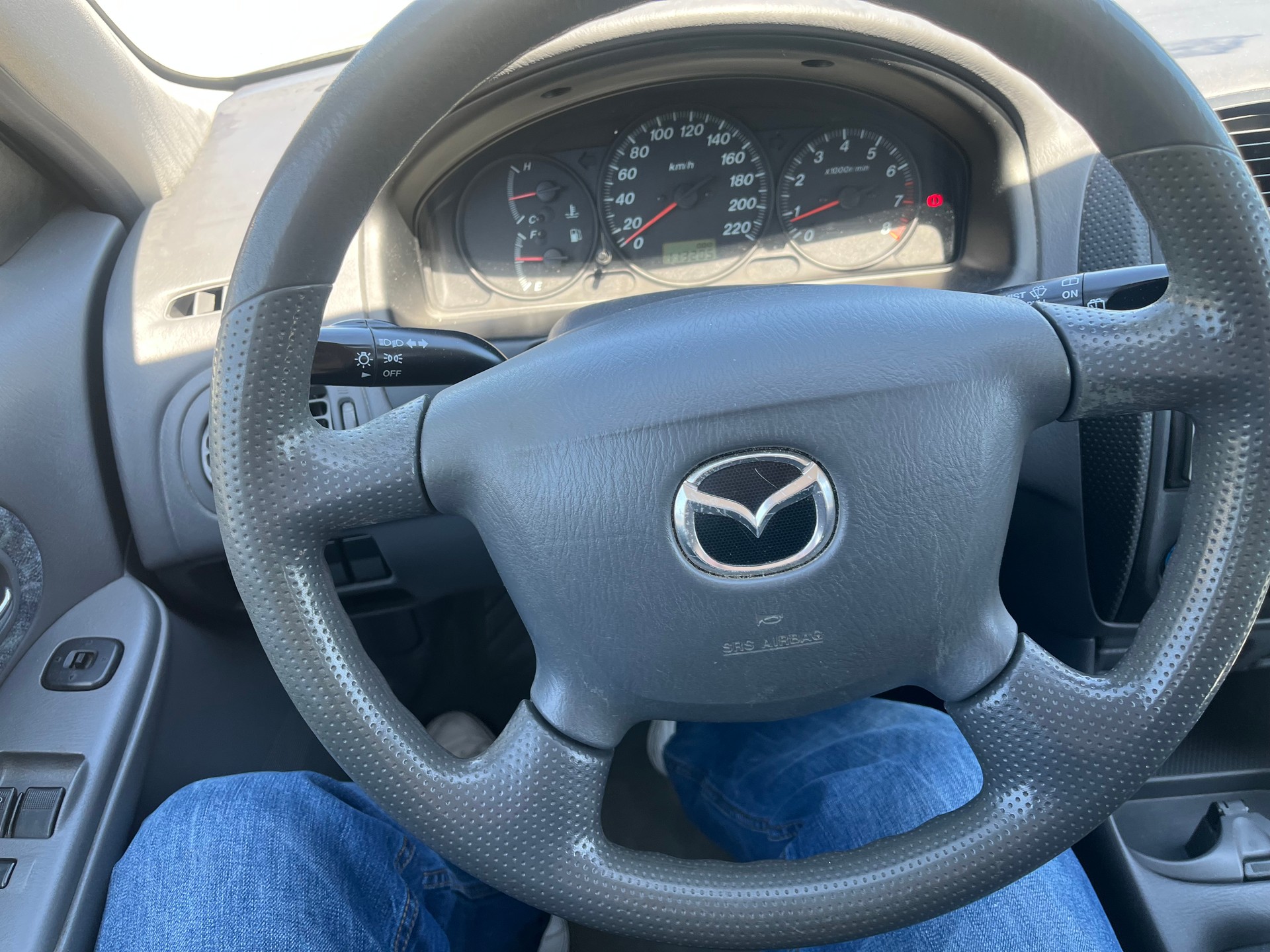MAZDA 323 F 1.5i-16V Active-image-7