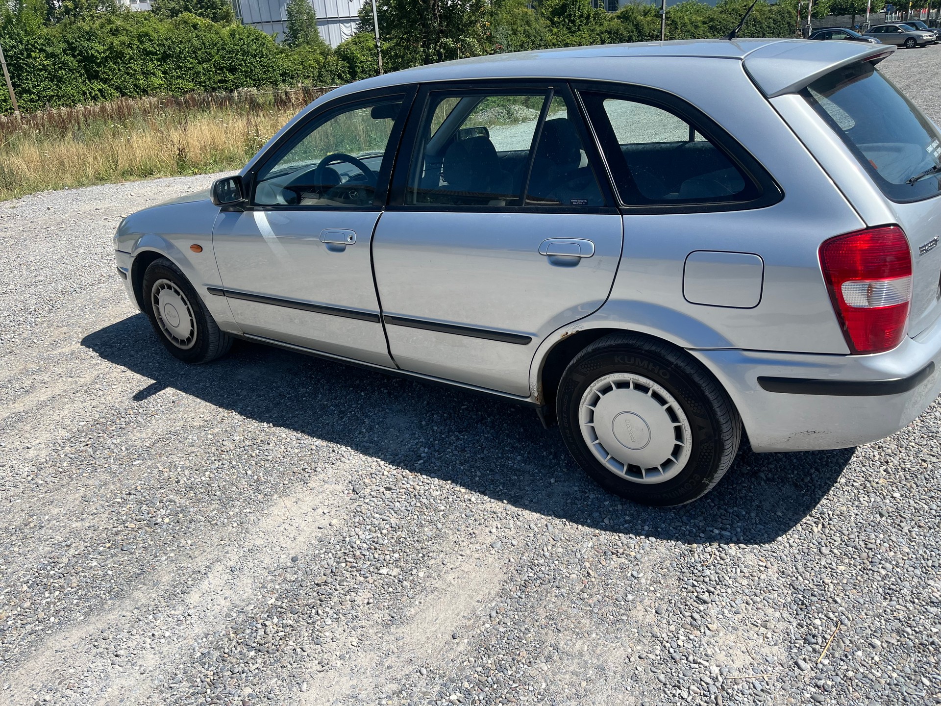 MAZDA 323 F 1.5i-16V Active-image-5