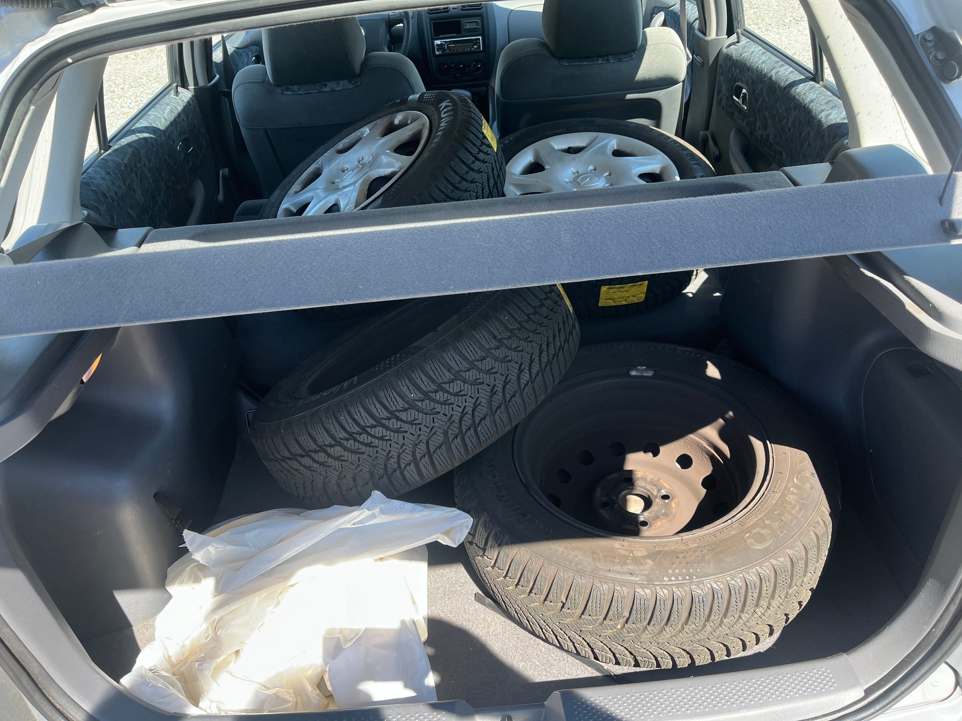 MAZDA 323 F 1.5i-16V Active-image-9