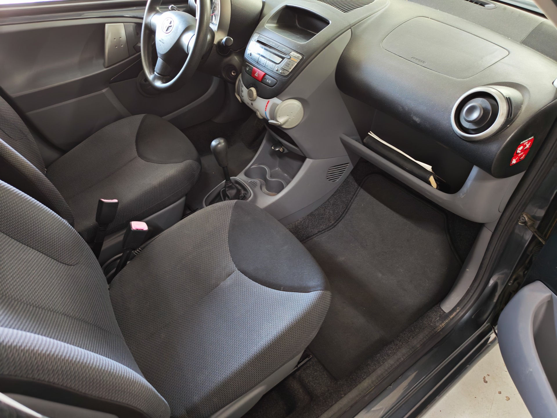 TOYOTA Aygo 1.0 Linea Sol-image-10