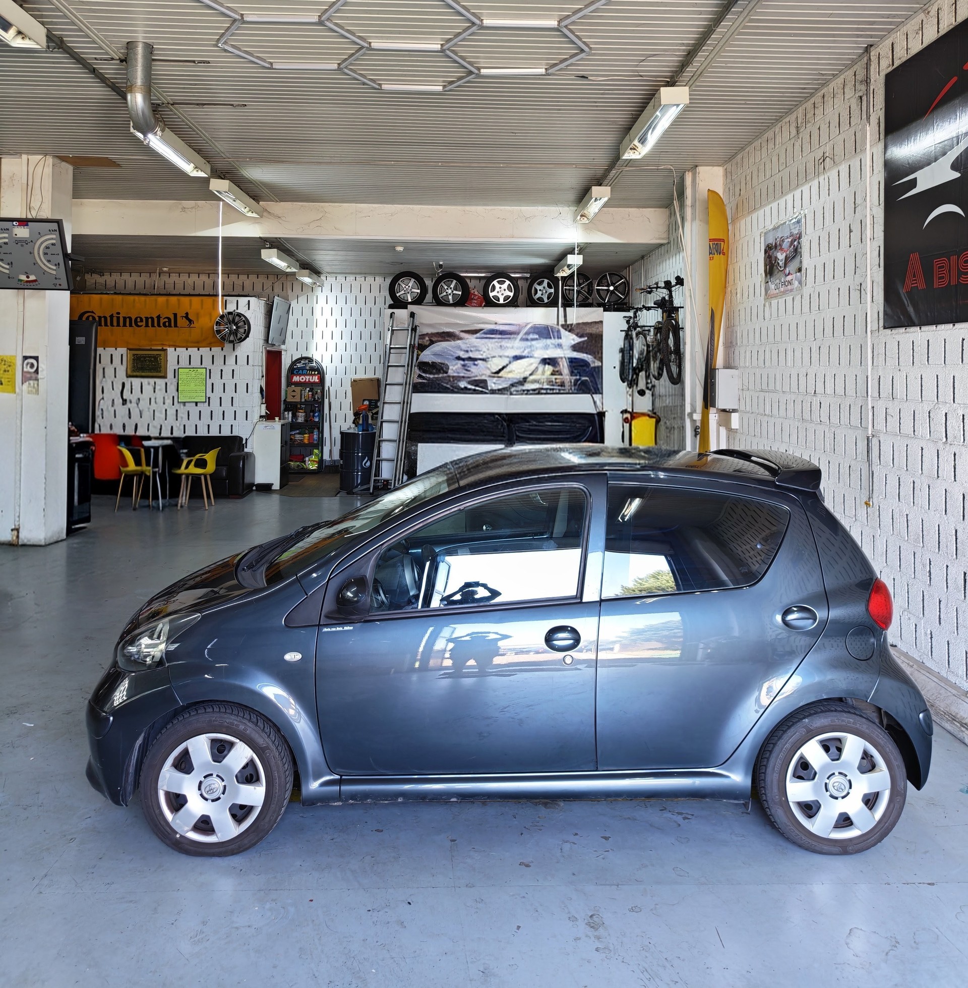 TOYOTA Aygo 1.0 Linea Sol-image-2