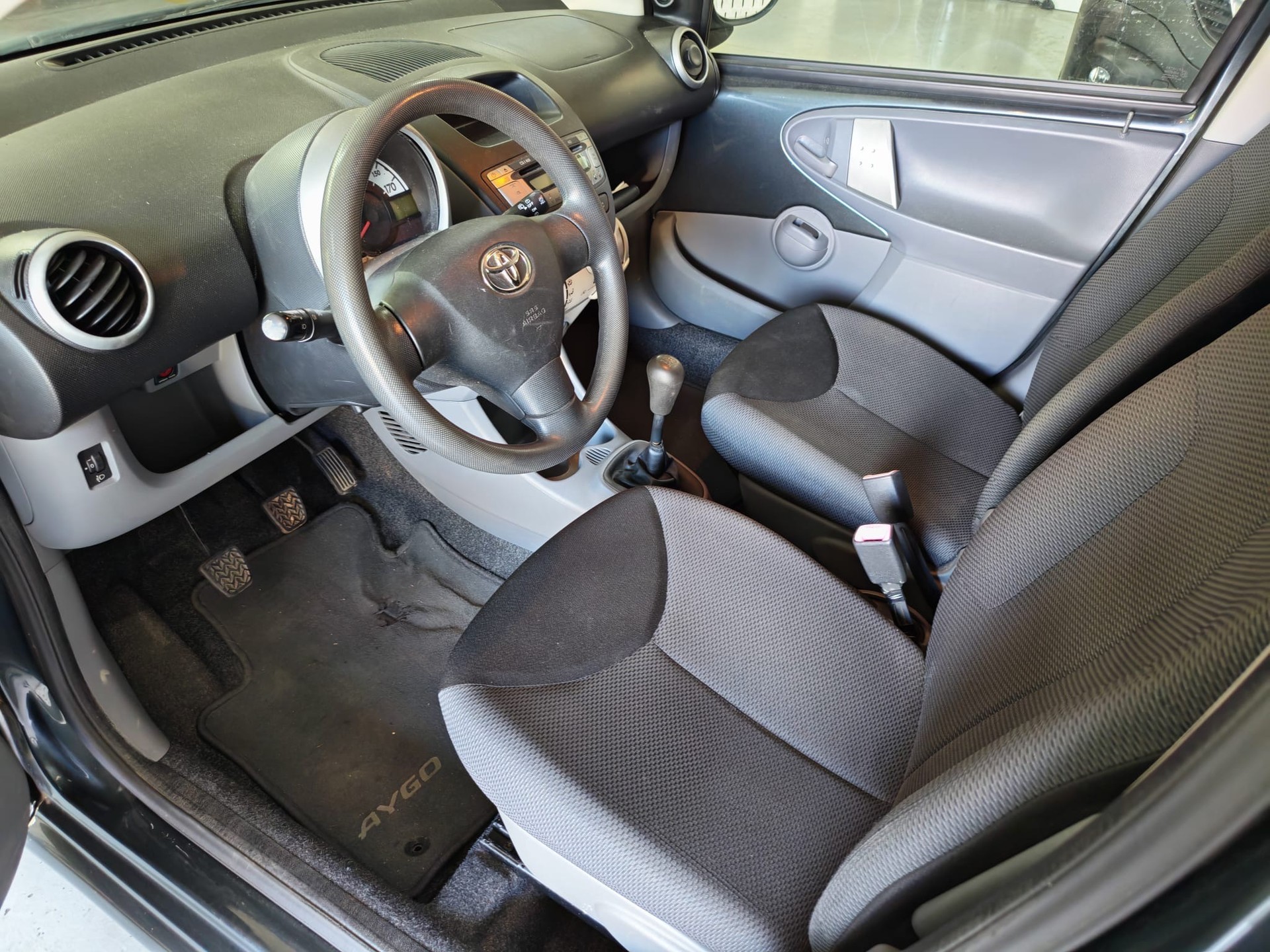 TOYOTA Aygo 1.0 Linea Sol-image-9