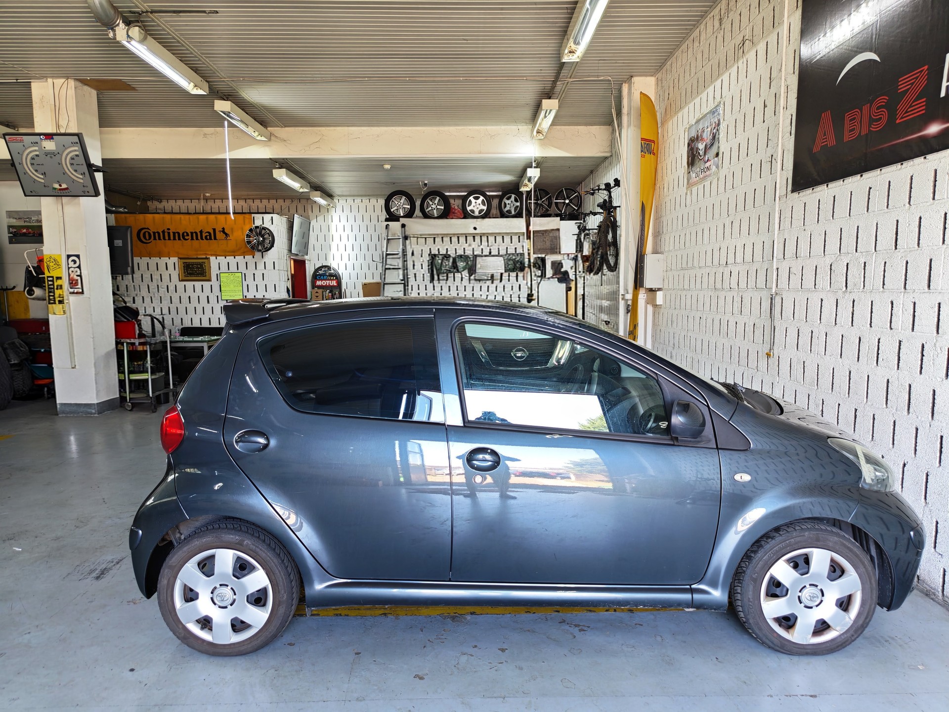TOYOTA Aygo 1.0 Linea Sol-image-6