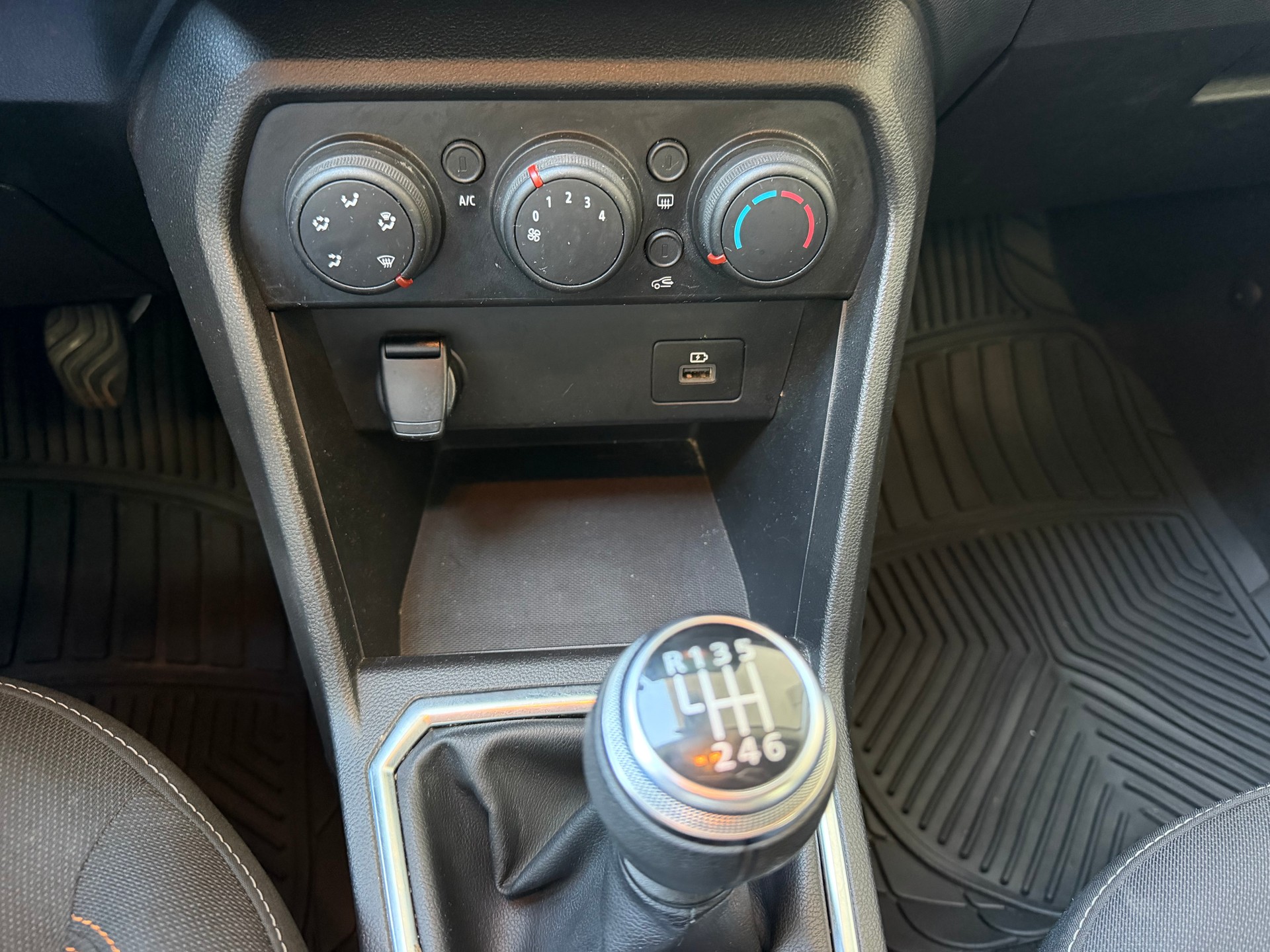DACIA Sandero Stepway TCe 90 Comfort-image-11