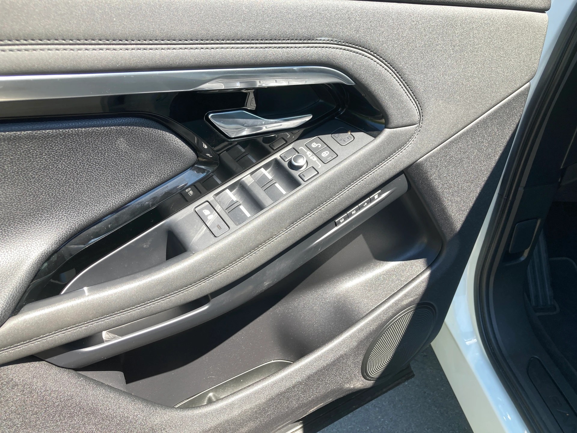 LAND ROVER Range Rover Evoque D 150 SE AT9-image-8