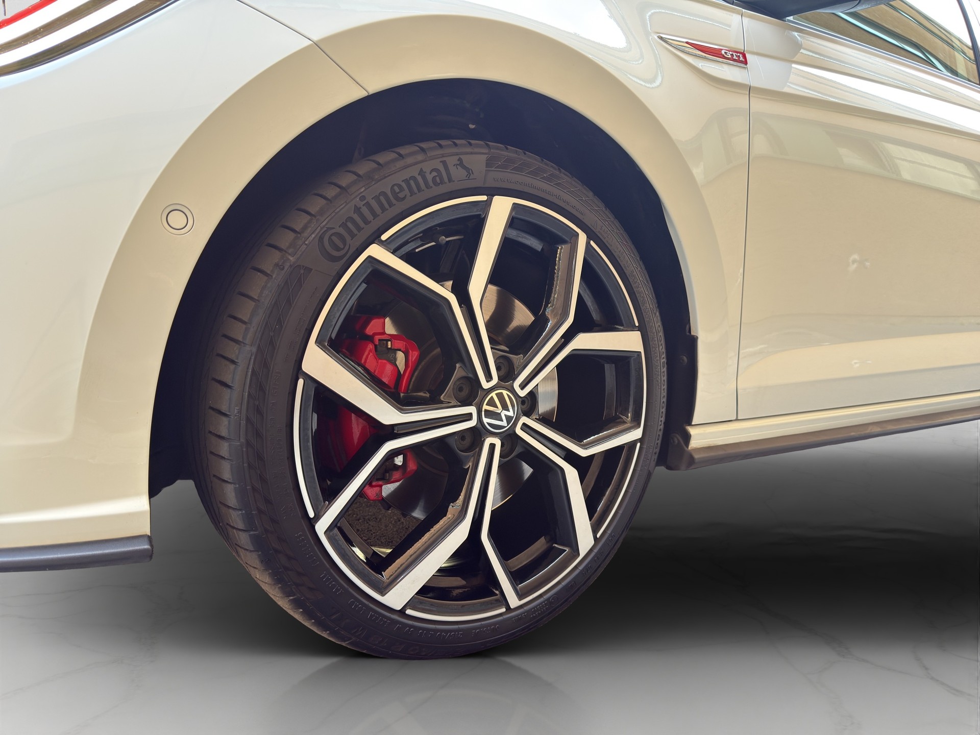 VW Polo 2.0 TSI GTI 75 Edition-image-16