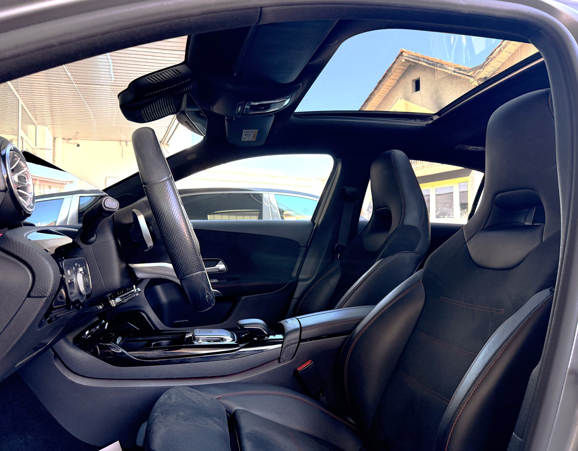 MERCEDES-BENZ A 35 AMG 4Matic Speedshift-image-5