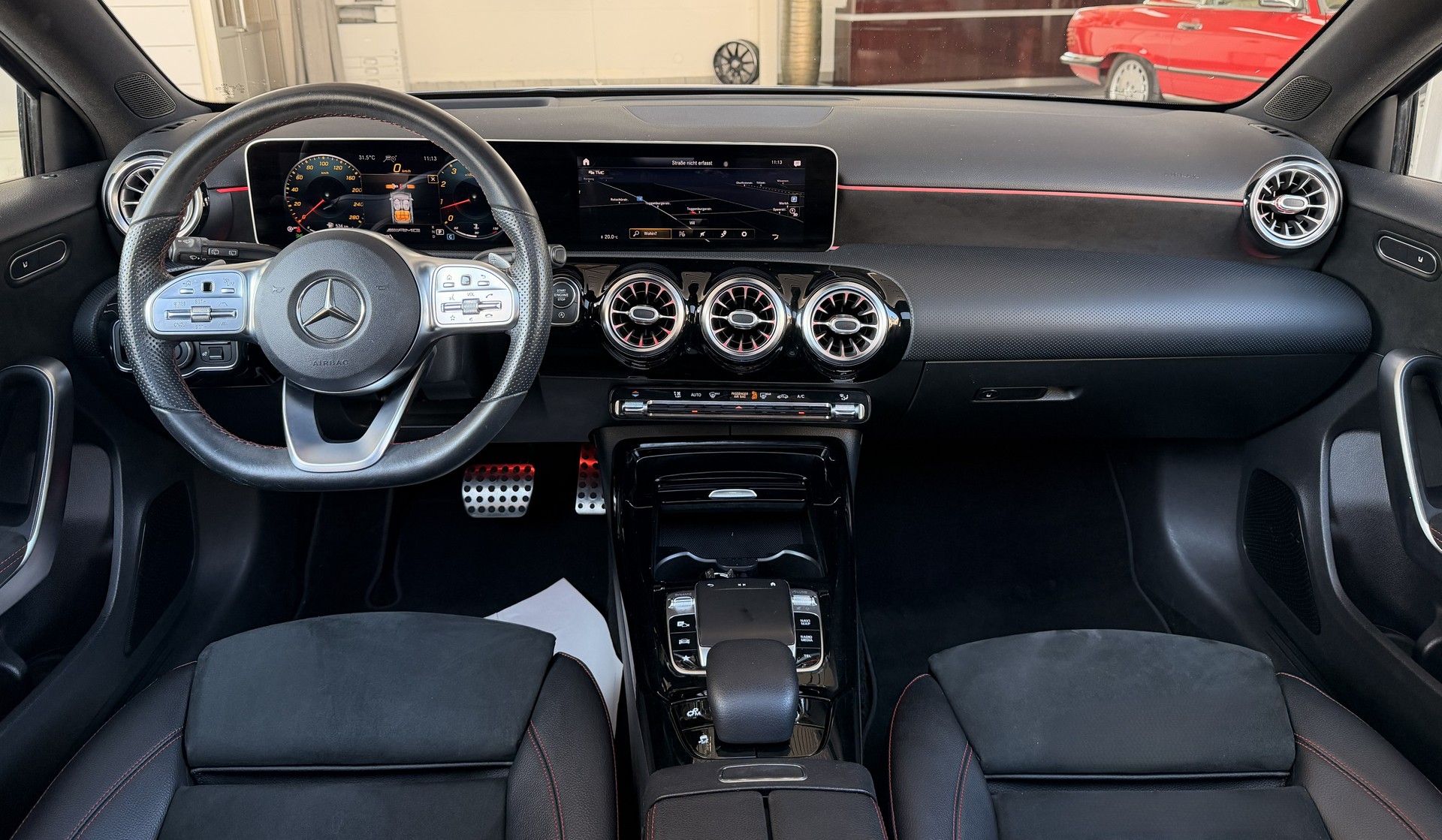 MERCEDES-BENZ A 35 AMG 4Matic Speedshift-image-6