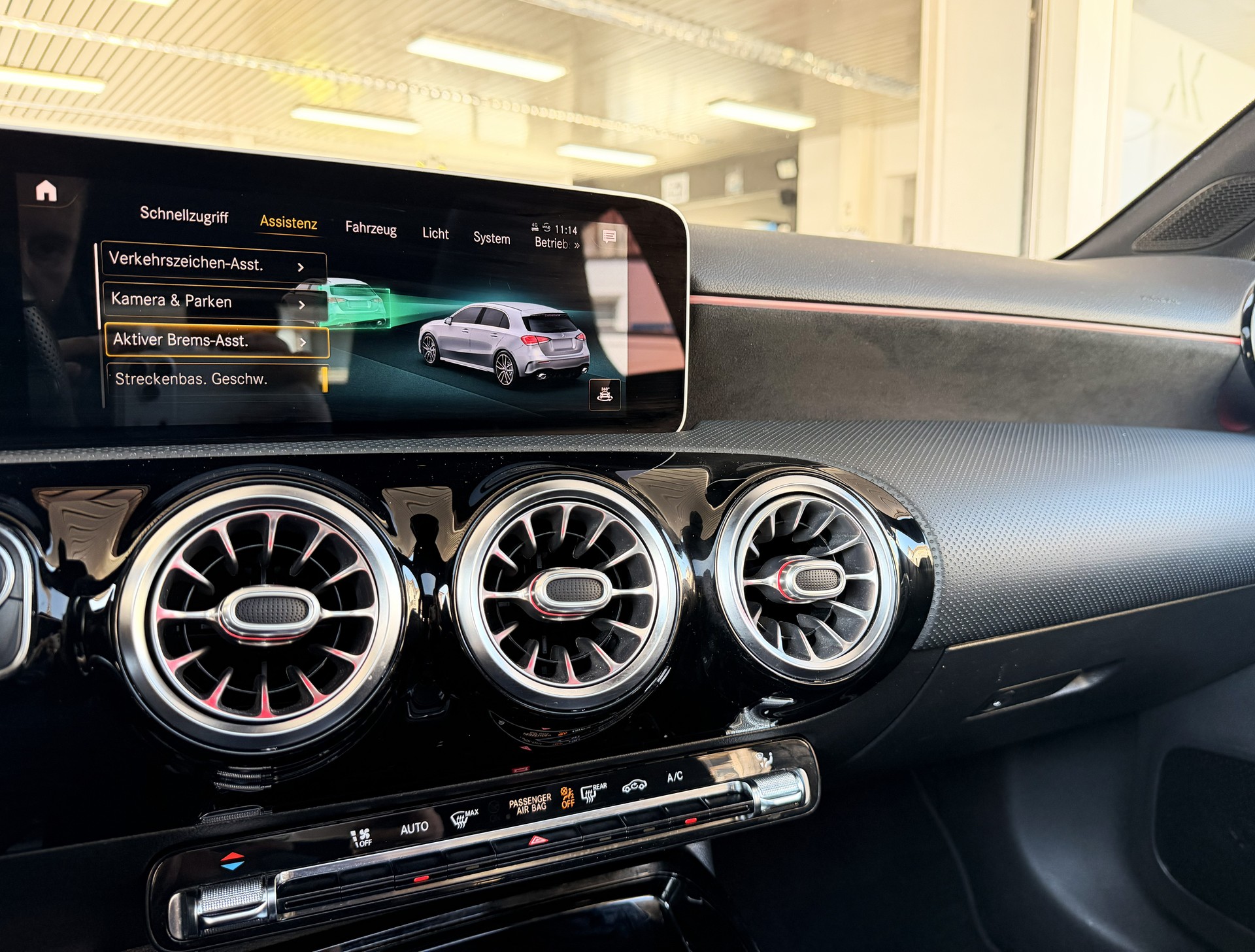 MERCEDES-BENZ A 35 AMG 4Matic Speedshift-image-11