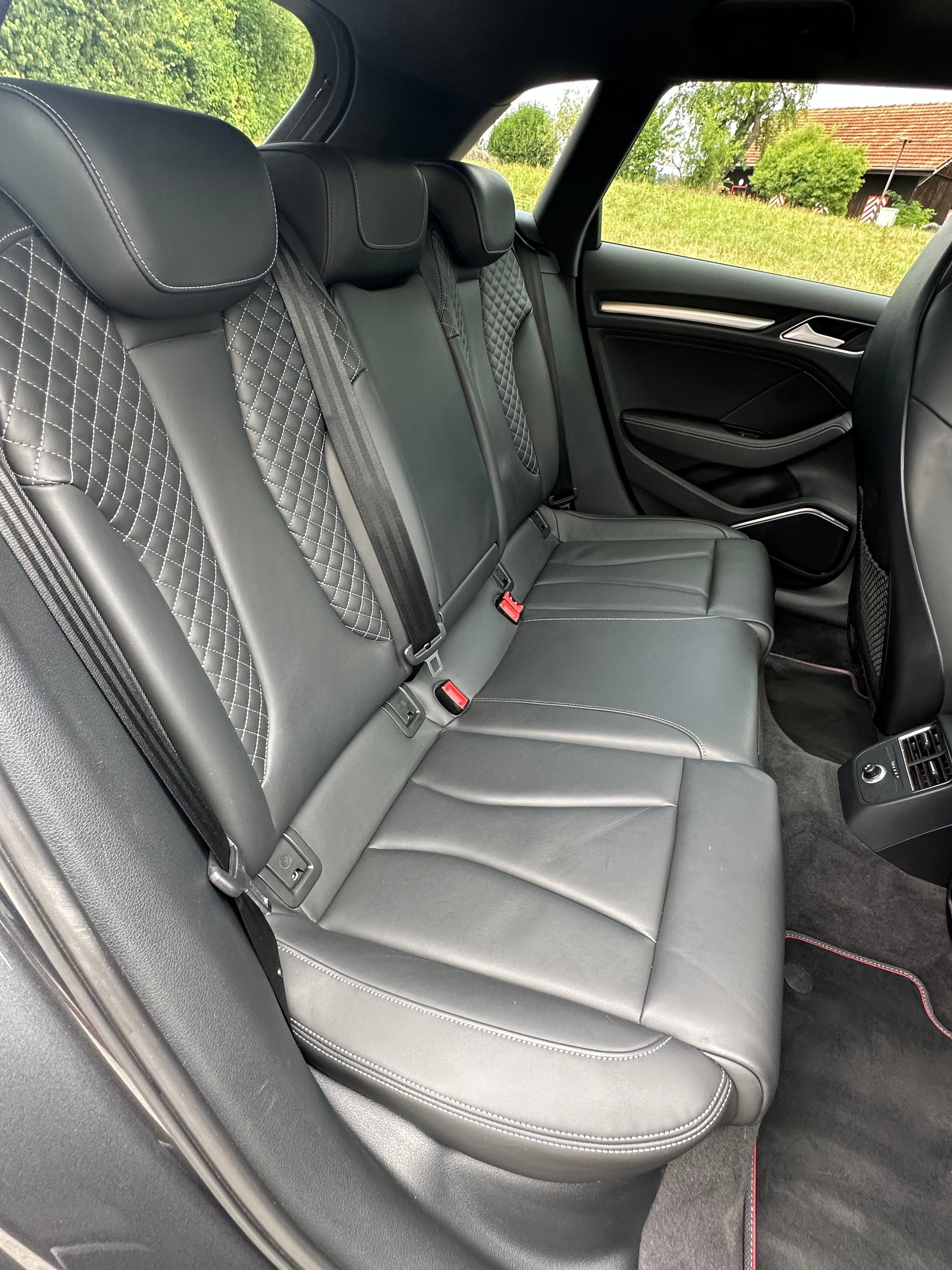 AUDI 2.0 T FSI quattro S-Tronic-image-11