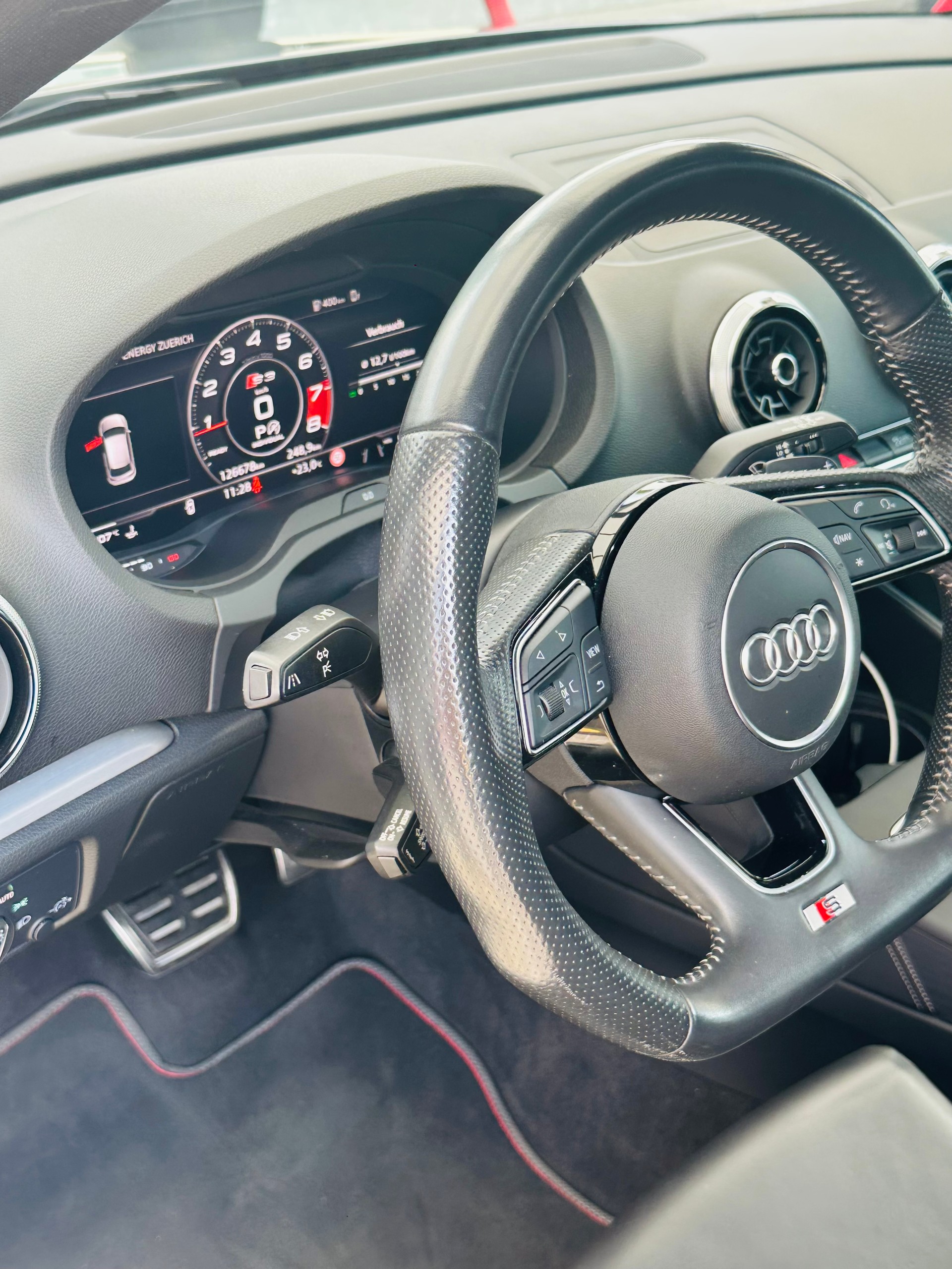 AUDI 2.0 T FSI quattro S-Tronic-image-1