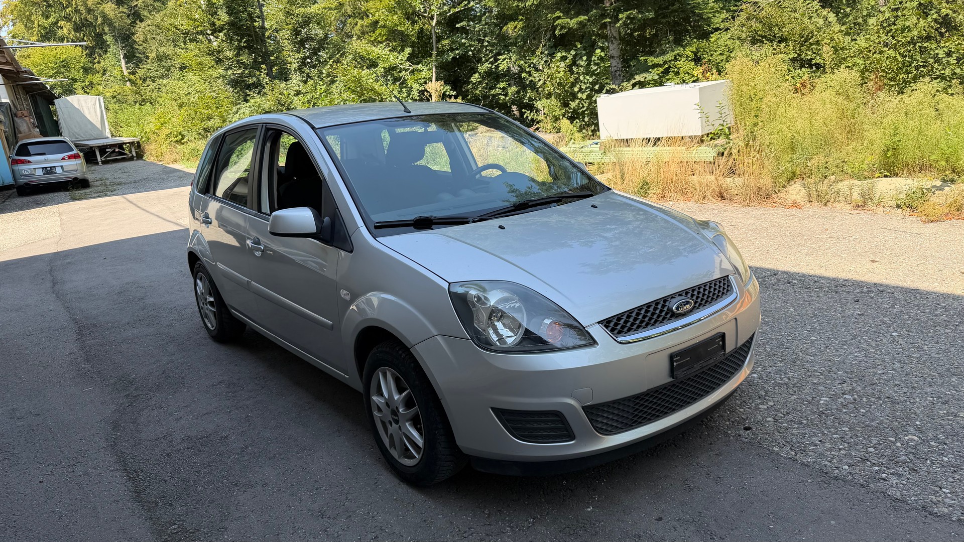 FORD Fiesta 1.4 16V Ghia-image-1