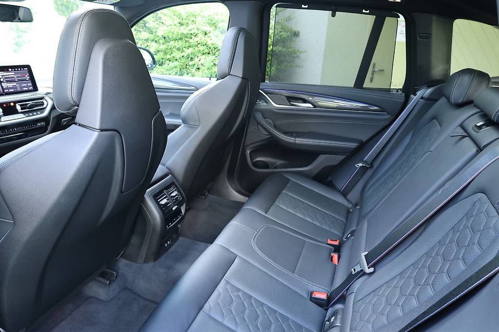 BMW XM-image-3