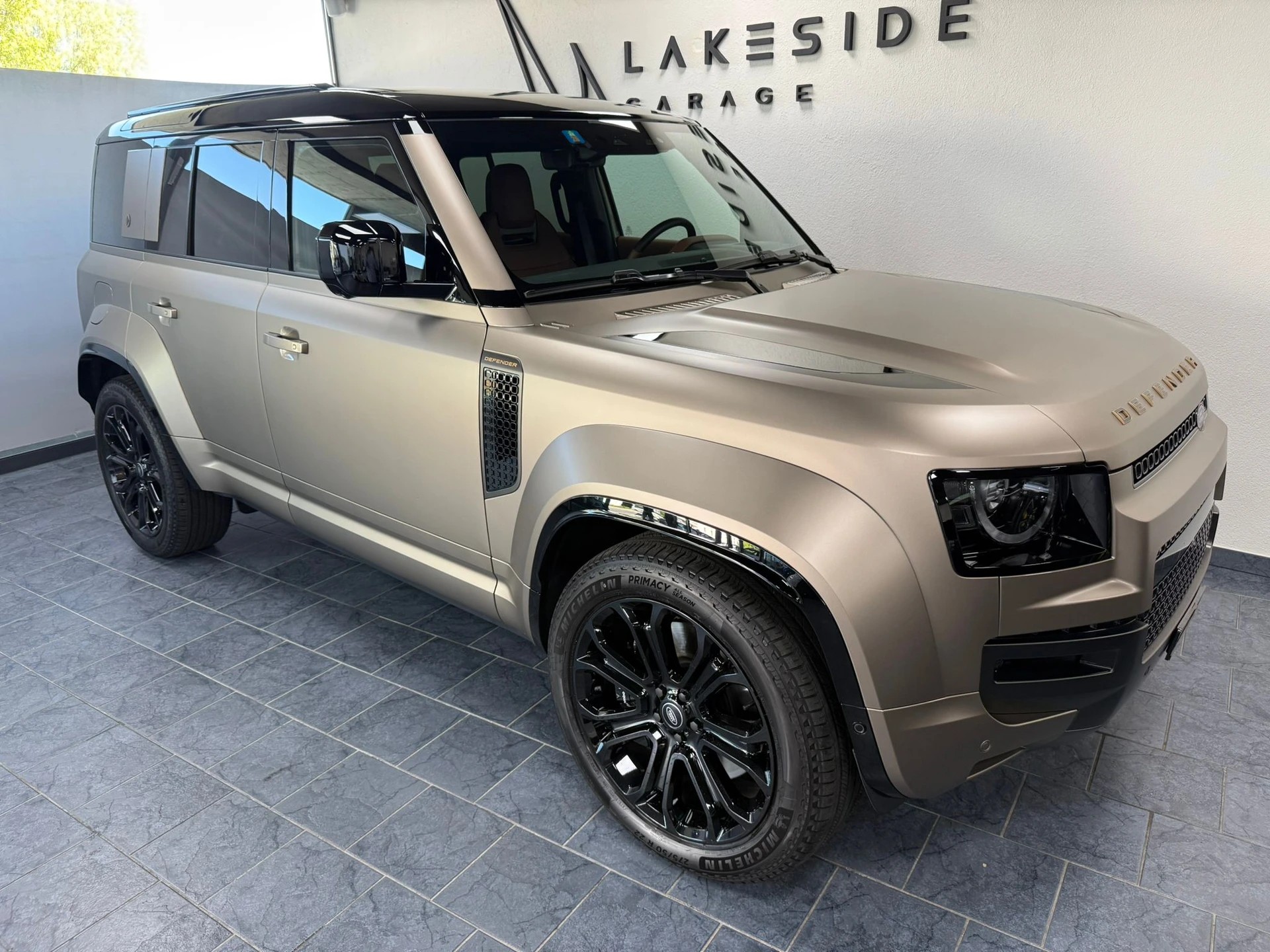 LAND ROVER Defender 110 635 V8 4.4 Octa AT8-image-3