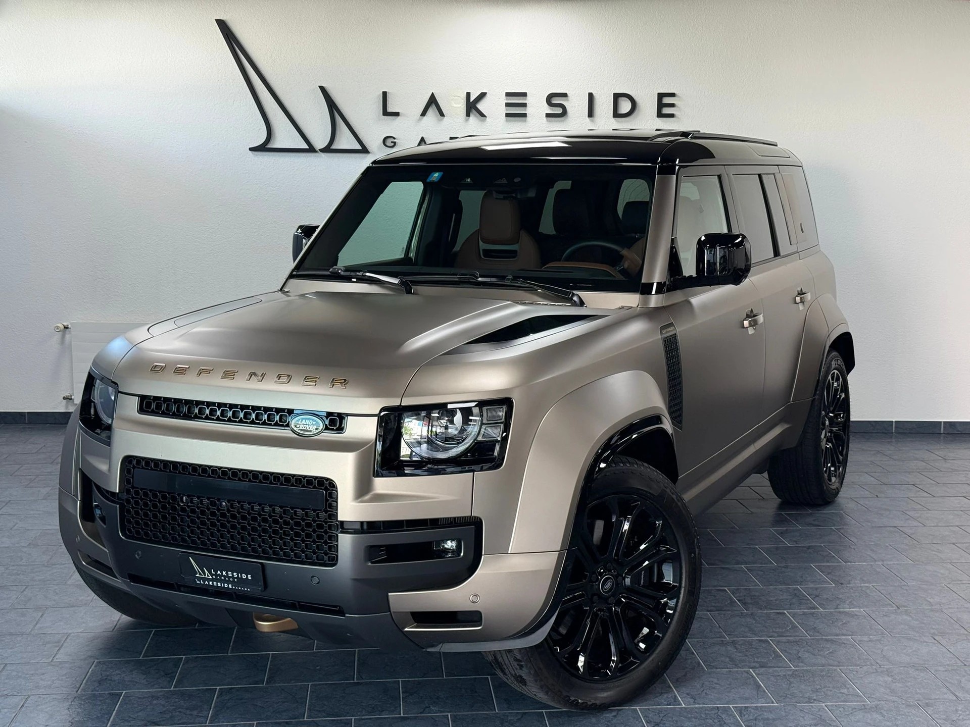 LAND ROVER Defender 110 635 V8 4.4 Octa AT8-image-6