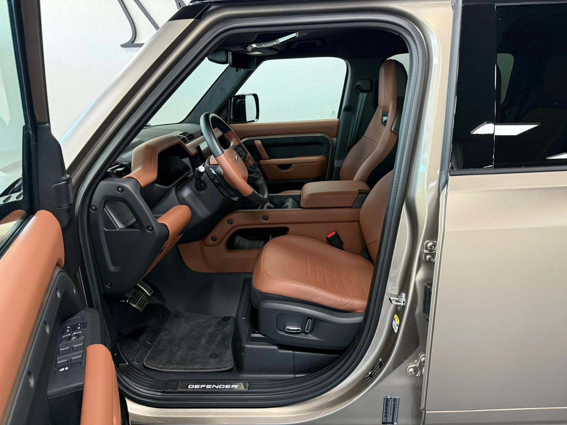 LAND ROVER Defender 110 635 V8 4.4 Octa AT8-image-9