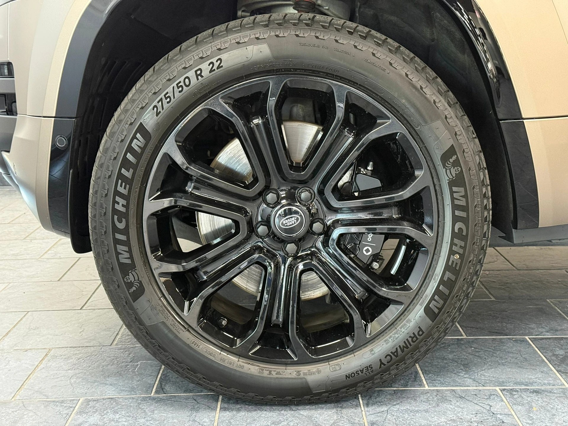 LAND ROVER Defender 110 635 V8 4.4 Octa AT8-image-30