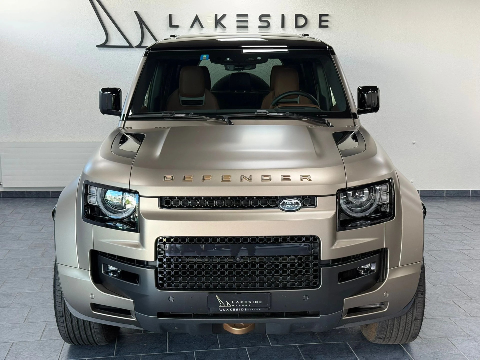 LAND ROVER Defender 110 635 V8 4.4 Octa AT8-image-1