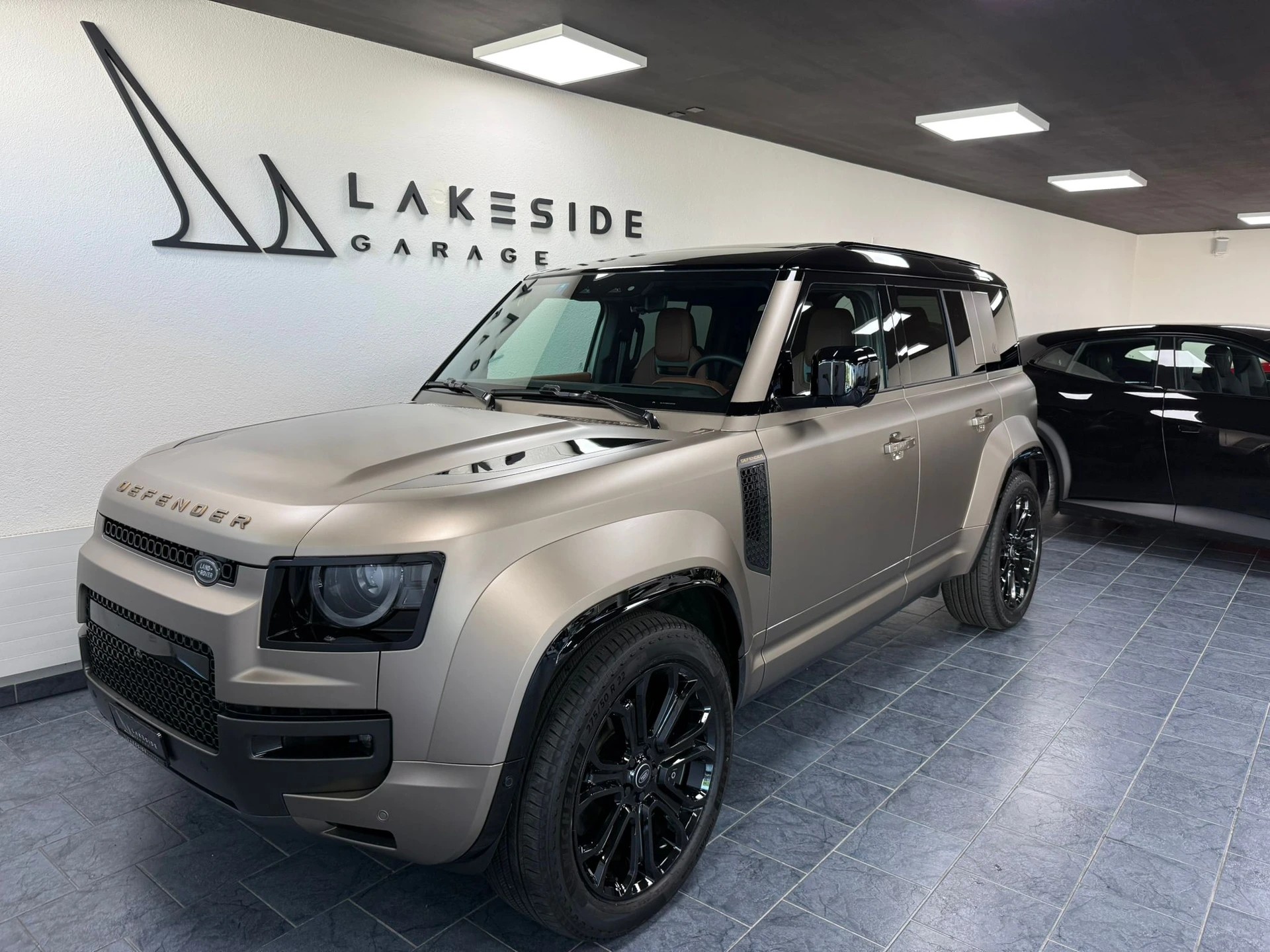 LAND ROVER Defender 110 635 V8 4.4 Octa AT8-image-0