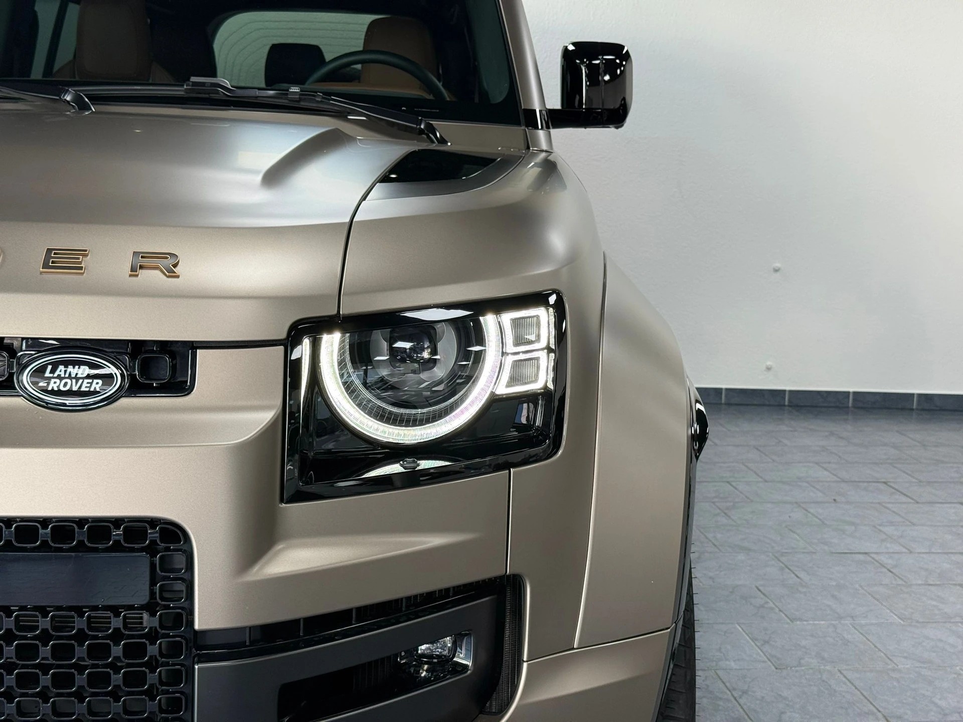 LAND ROVER Defender 110 635 V8 4.4 Octa AT8-image-8