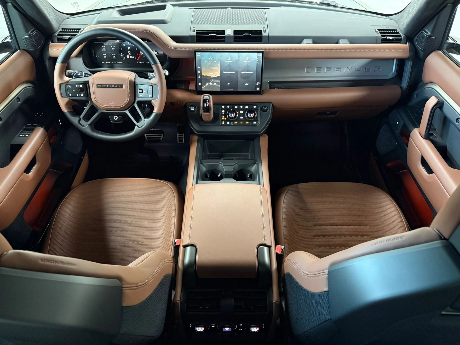 LAND ROVER Defender 110 635 V8 4.4 Octa AT8-image-13