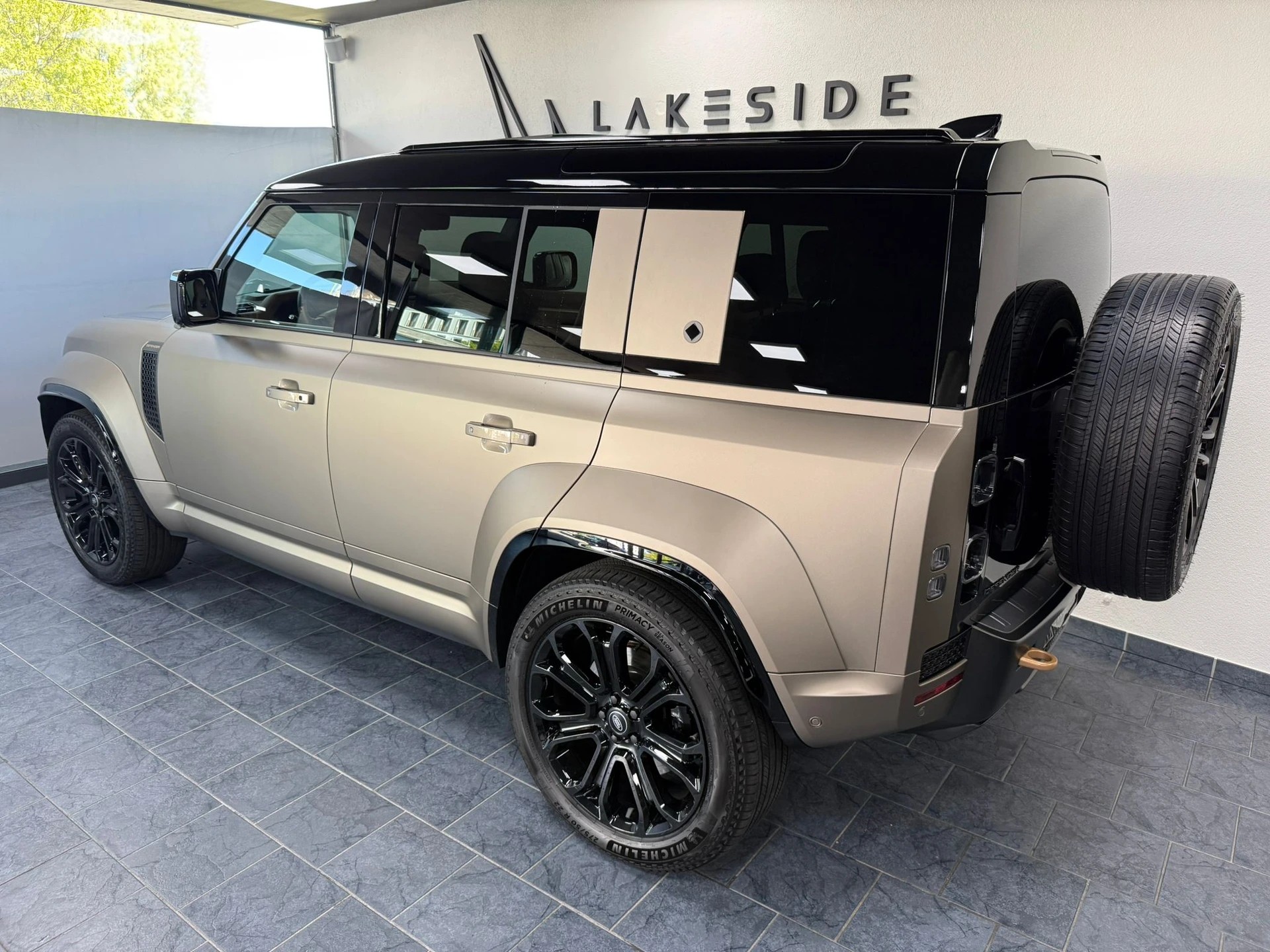 LAND ROVER Defender 110 635 V8 4.4 Octa AT8-image-5