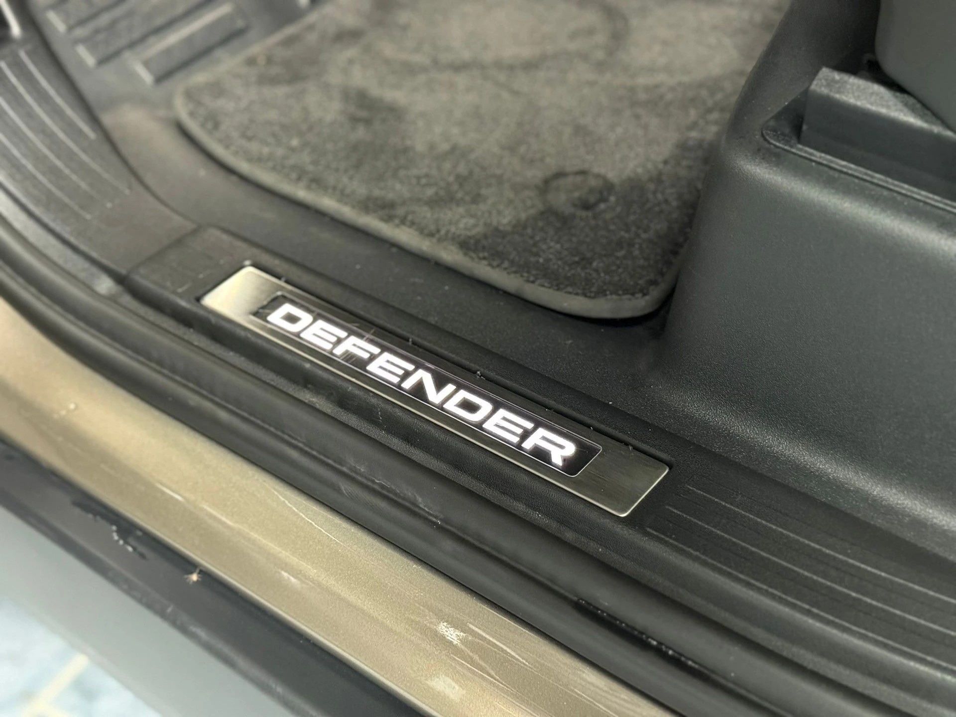 LAND ROVER Defender 110 635 V8 4.4 Octa AT8-image-26