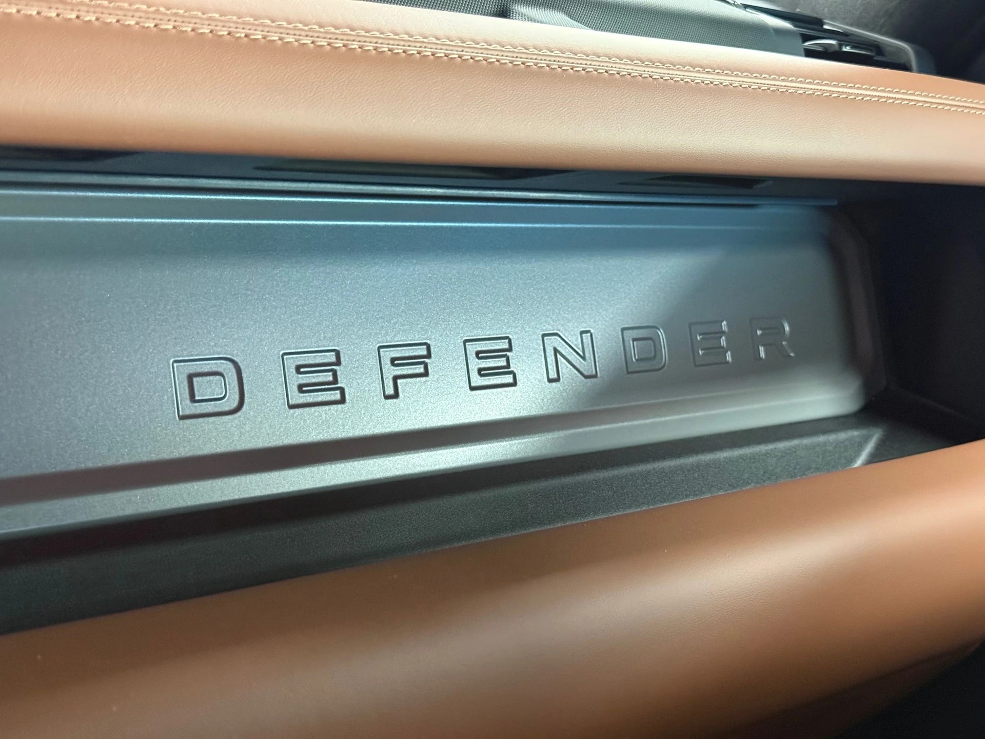 LAND ROVER Defender 110 635 V8 4.4 Octa AT8-image-23