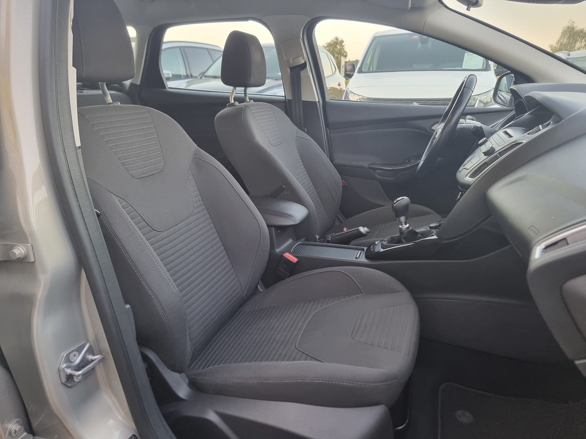 FORD Focus 1.5 TDCi Titanium-image-8