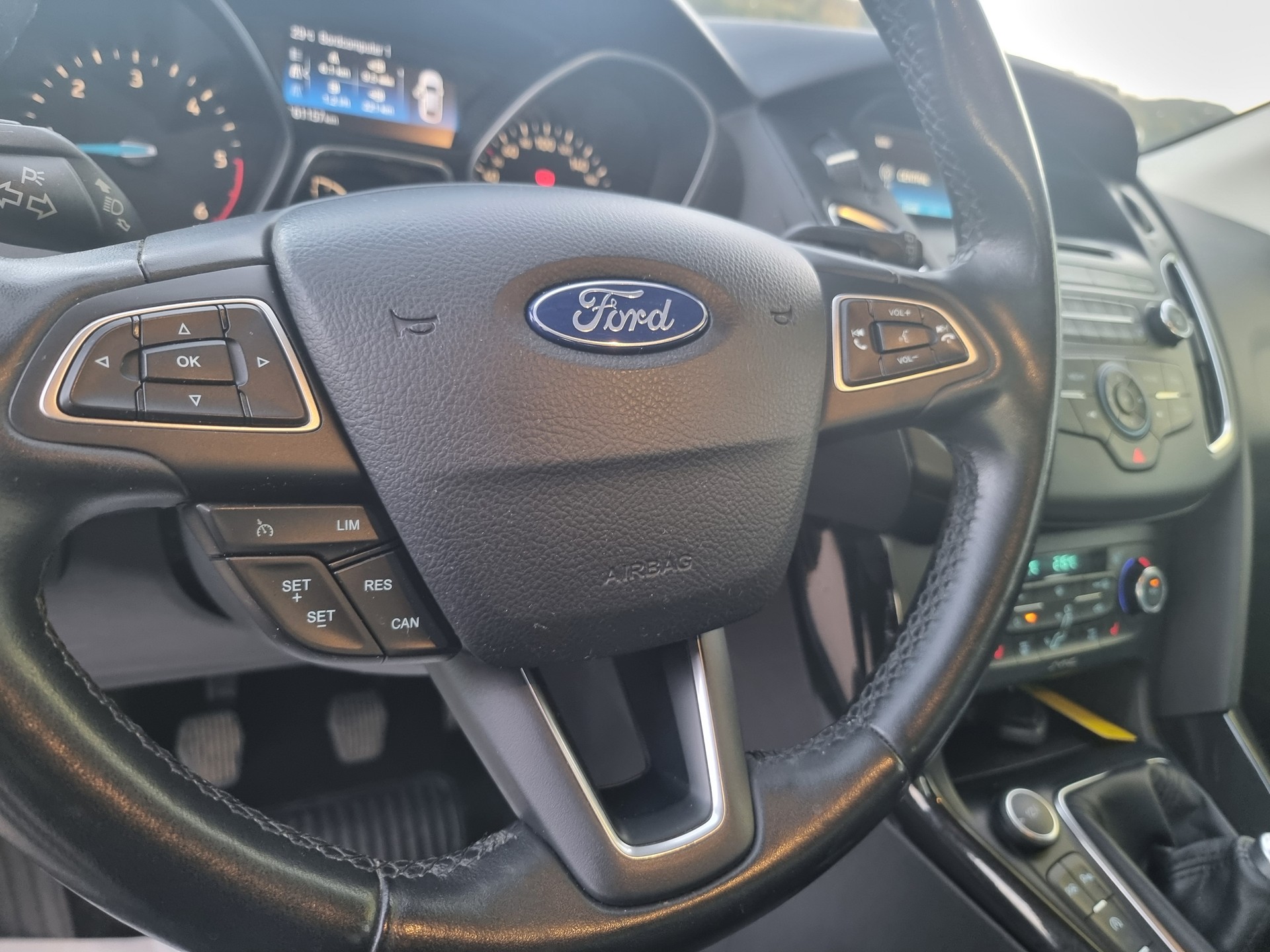 FORD Focus 1.5 TDCi Titanium-image-3