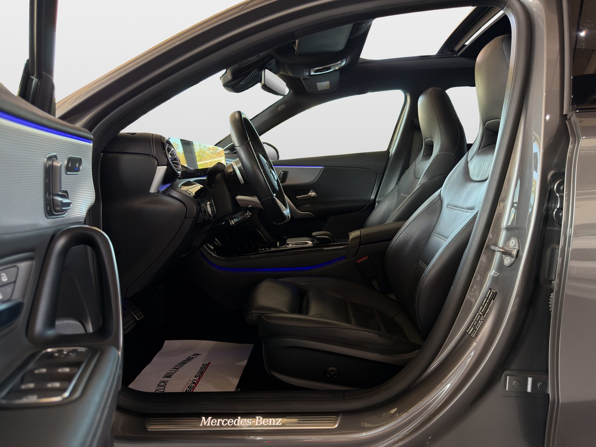 MERCEDES-BENZ A 250 4Matic AMG Line 4Matic 7G-DCT*Ab MFK,1 Jahr oder 20'000km Garantie*-image-9