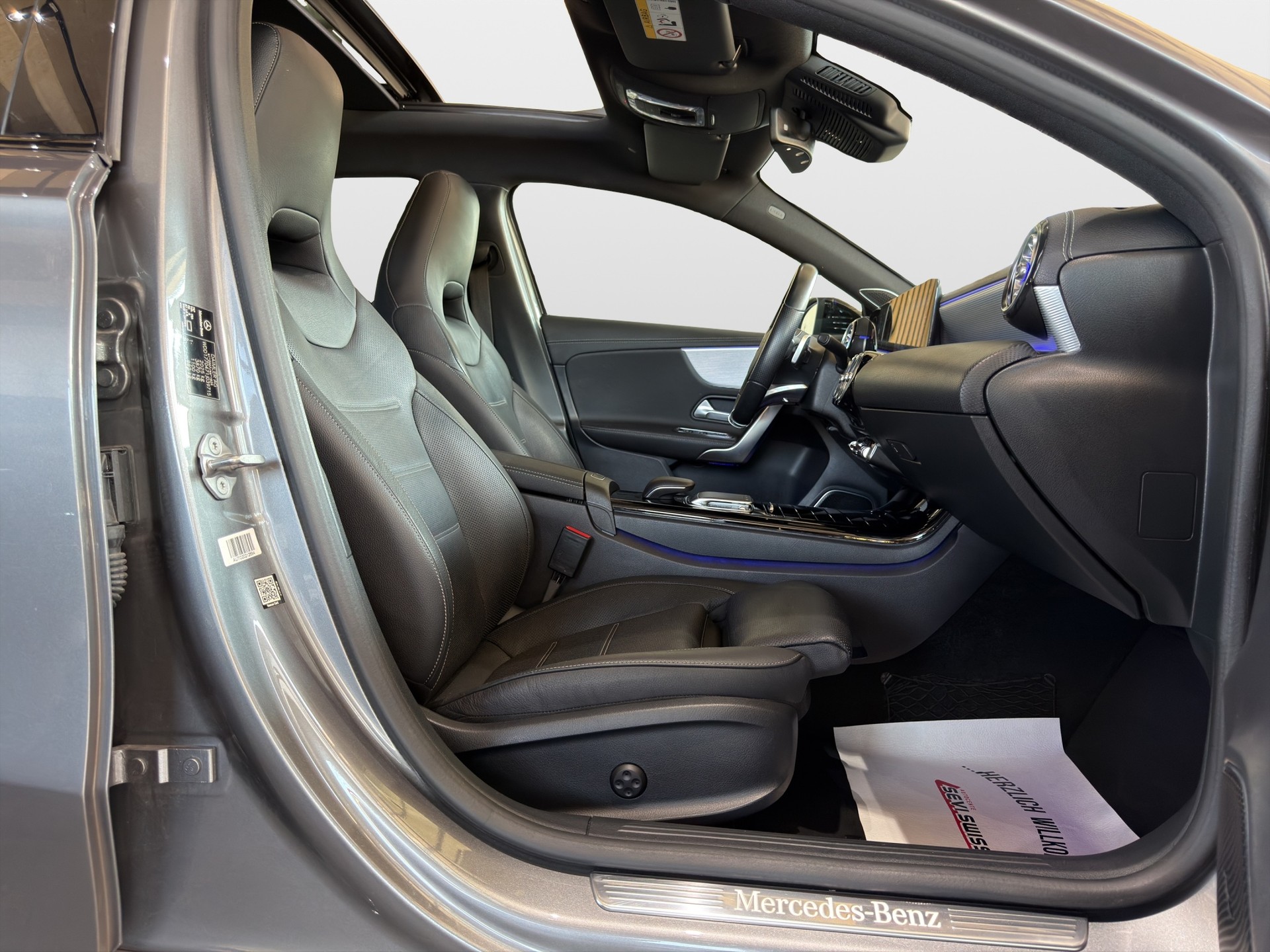 MERCEDES-BENZ A 250 4Matic AMG Line 4Matic 7G-DCT*Ab MFK,1 Jahr oder 20'000km Garantie*-image-12