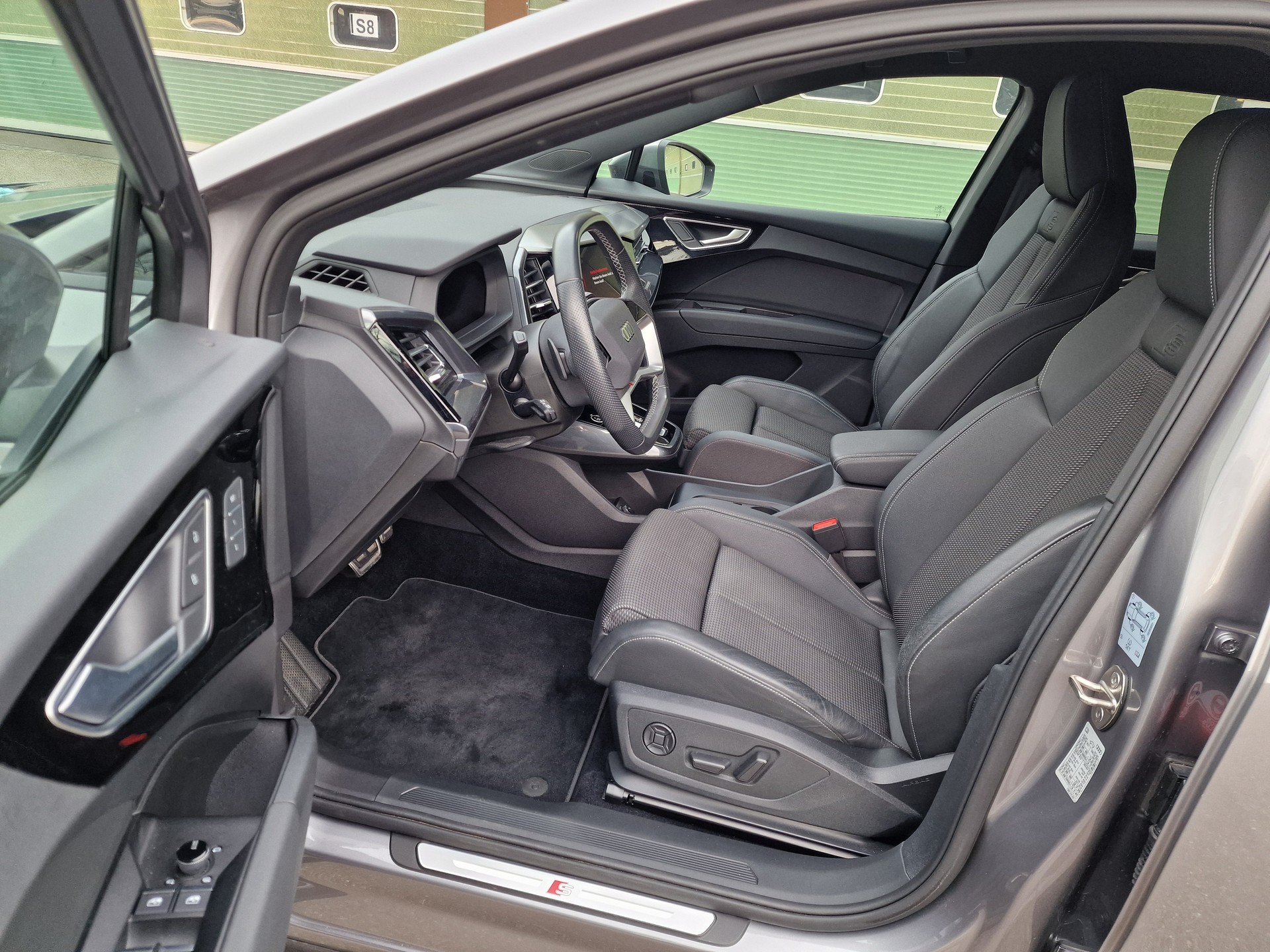 AUDI Q4 e-tron 40-image-8