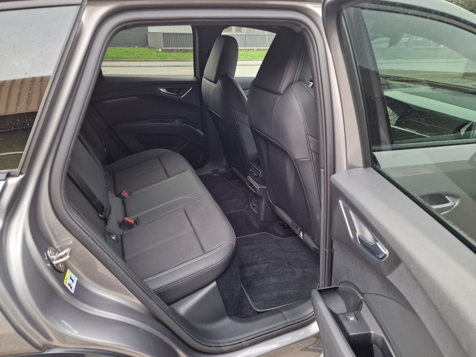 AUDI Q4 e-tron 40-image-11