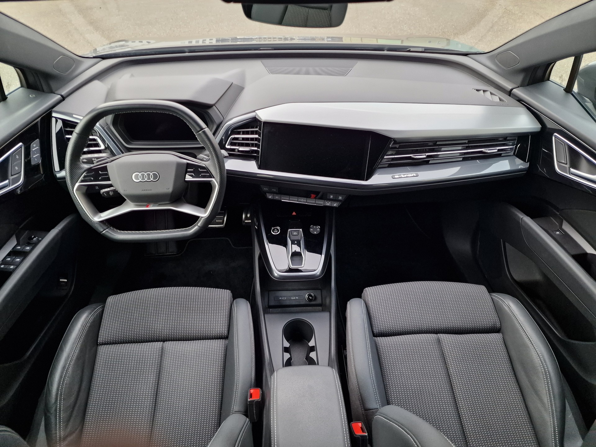 AUDI Q4 e-tron 40-image-12