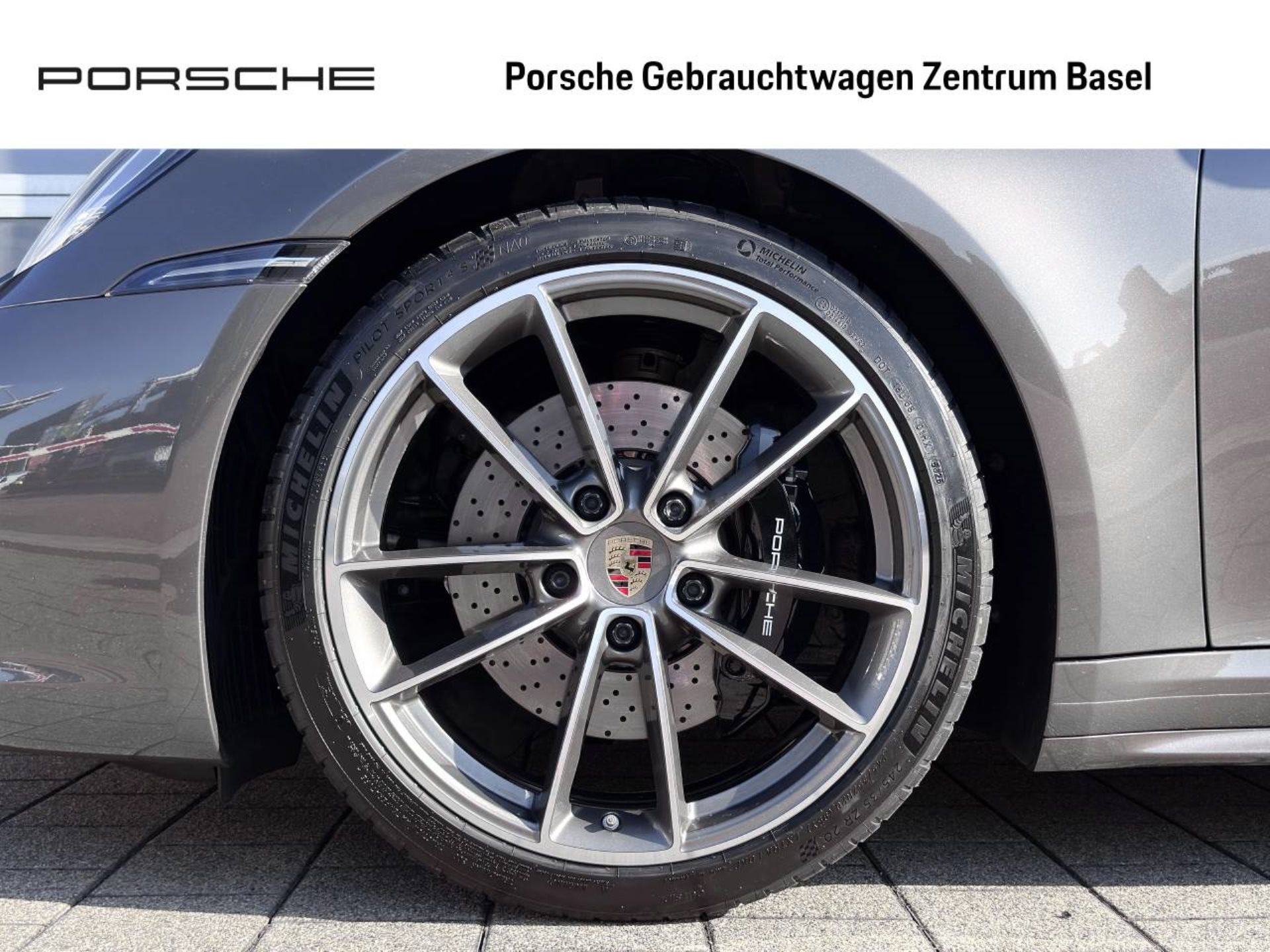 PORSCHE 911 Carrera 4S-image-5