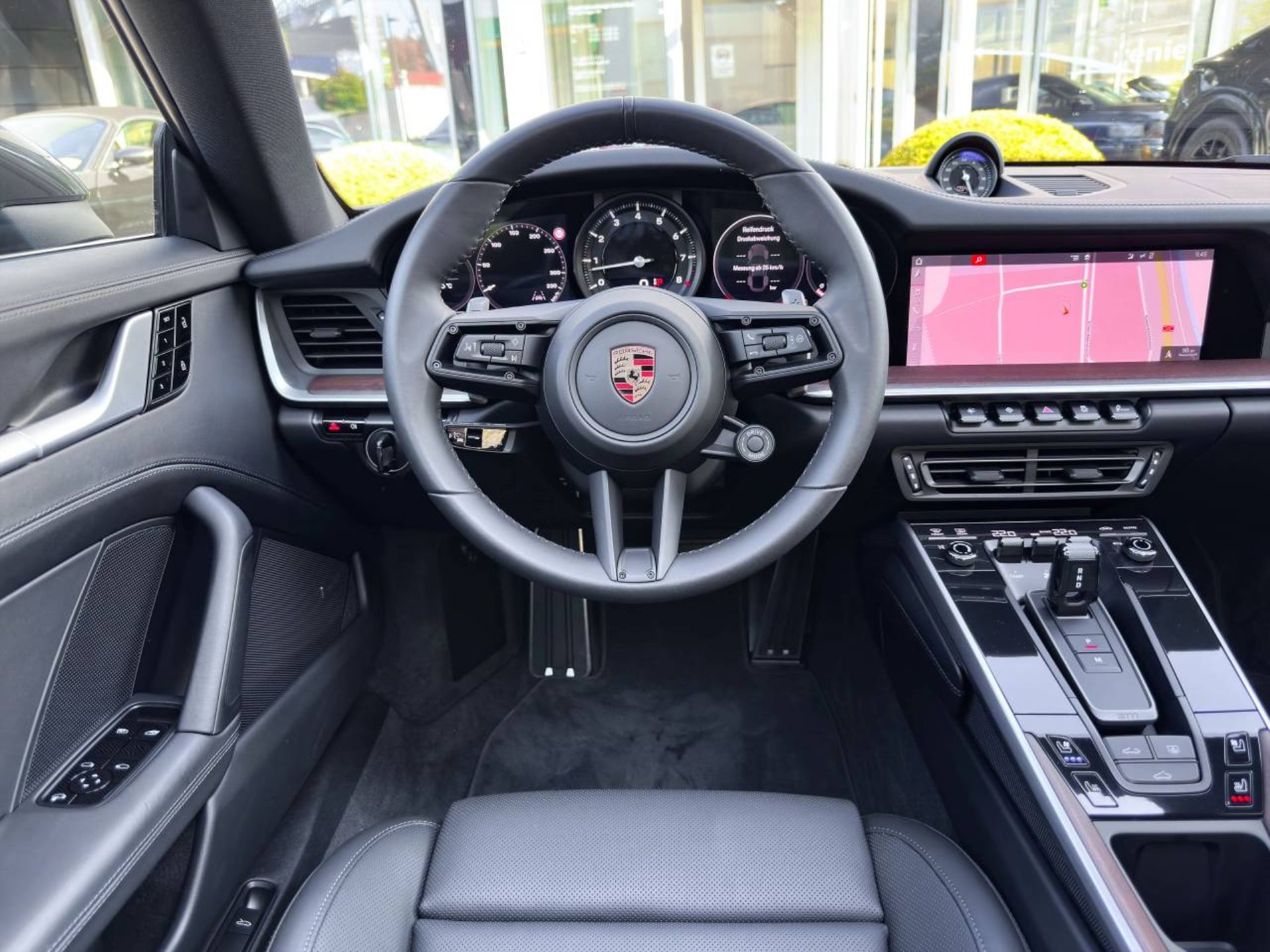PORSCHE 911 Carrera 4S-image-17