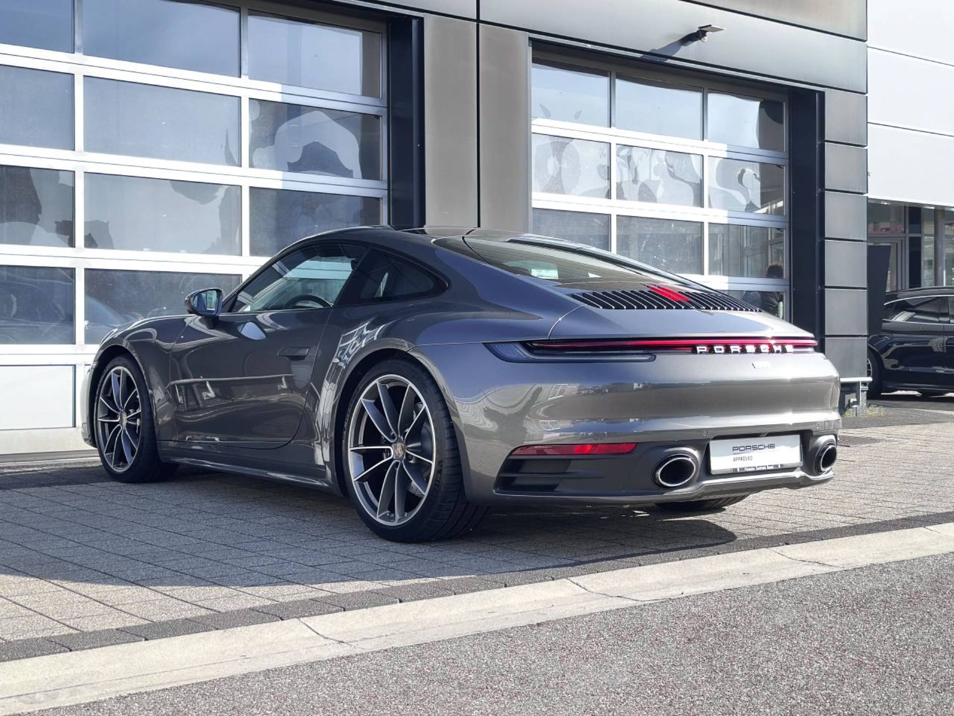 PORSCHE 911 Carrera 4S-image-10