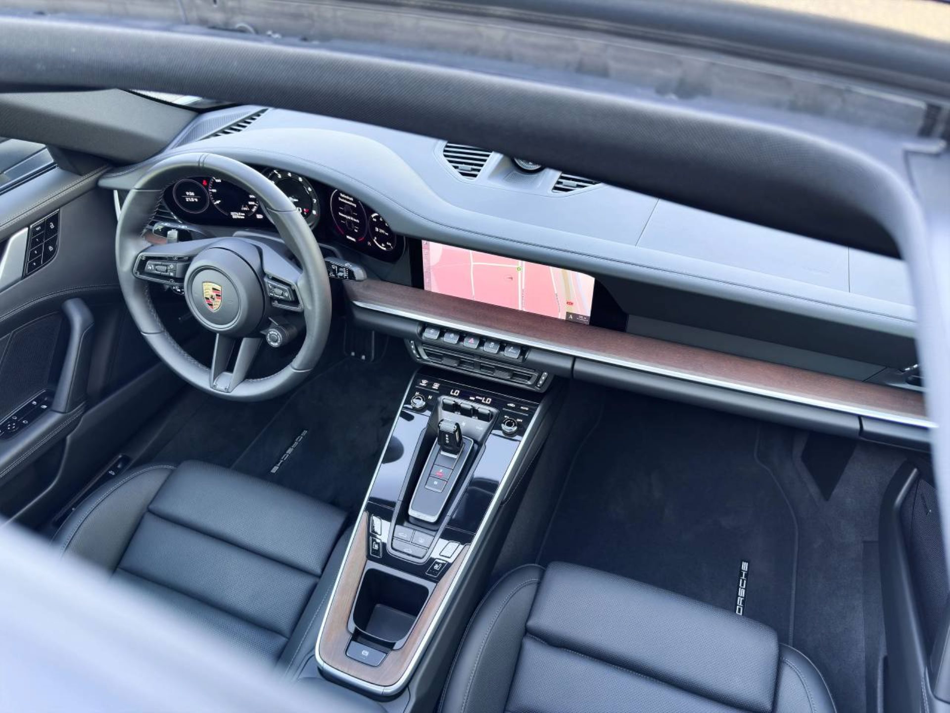 PORSCHE 911 Carrera 4S-image-22