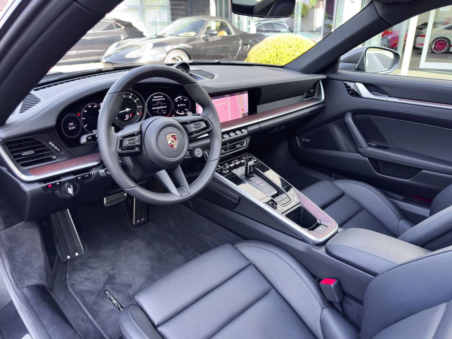 PORSCHE 911 Carrera 4S-image-3