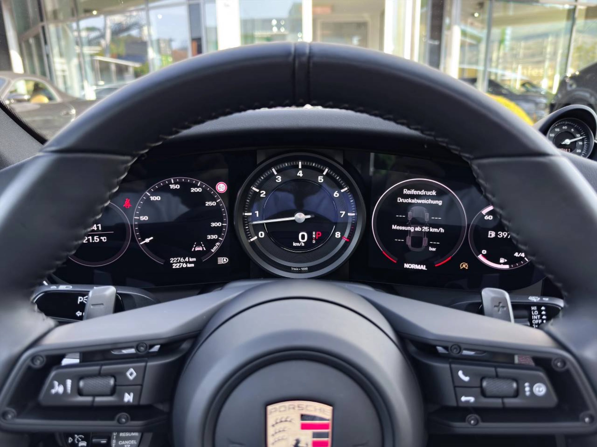 PORSCHE 911 Carrera 4S-image-15