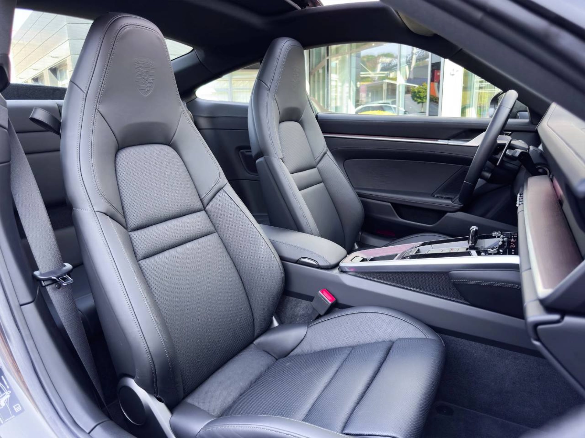 PORSCHE 911 Carrera 4S-image-24